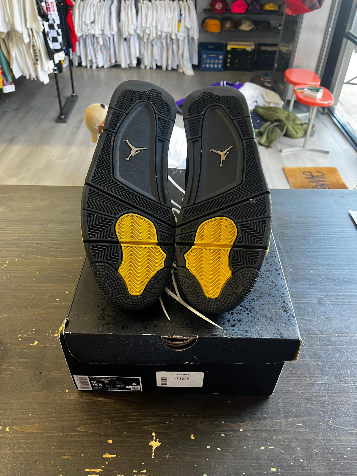 Pre-Owned Jordan 4 Retro Thunder (2023)