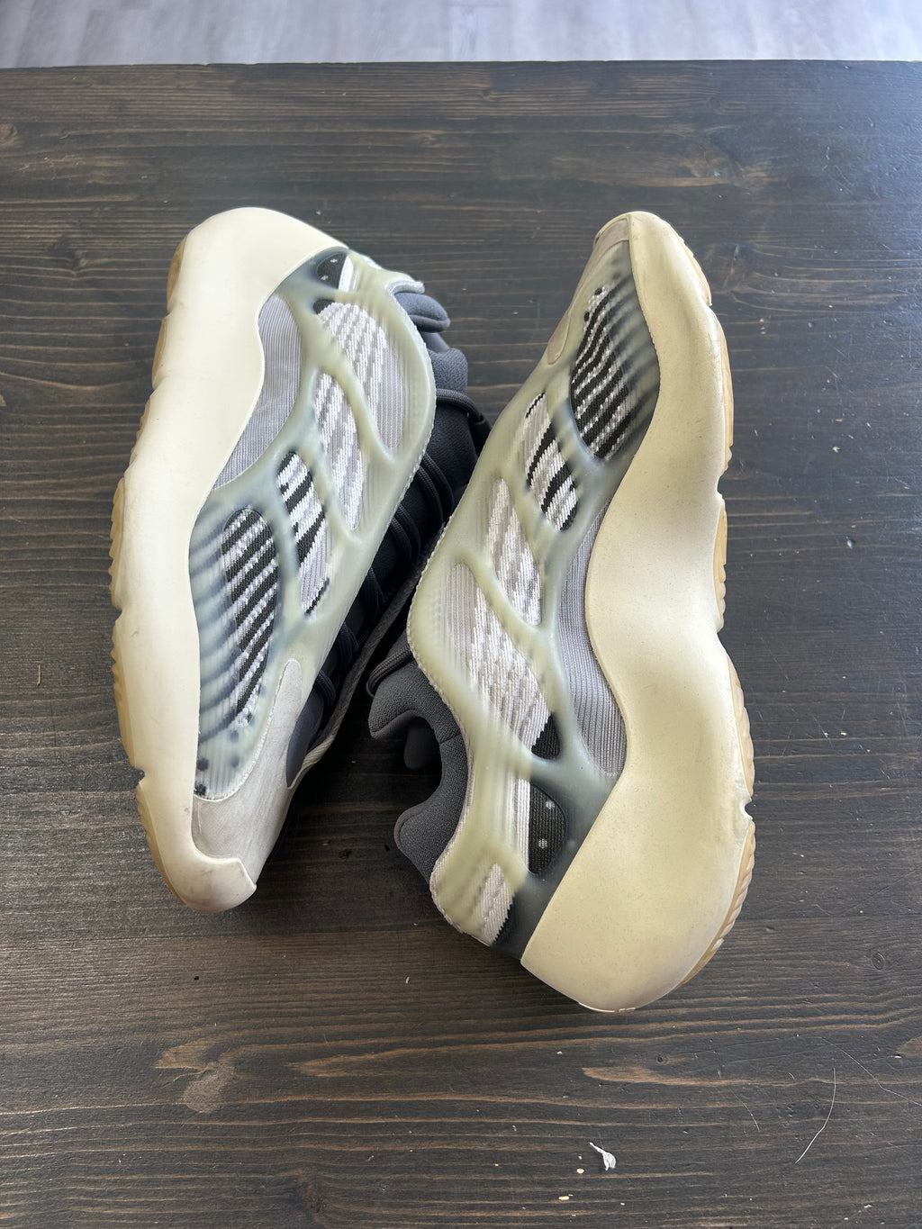 Pre-Owned Adidas Yeezy 700 V3 Fade Salt