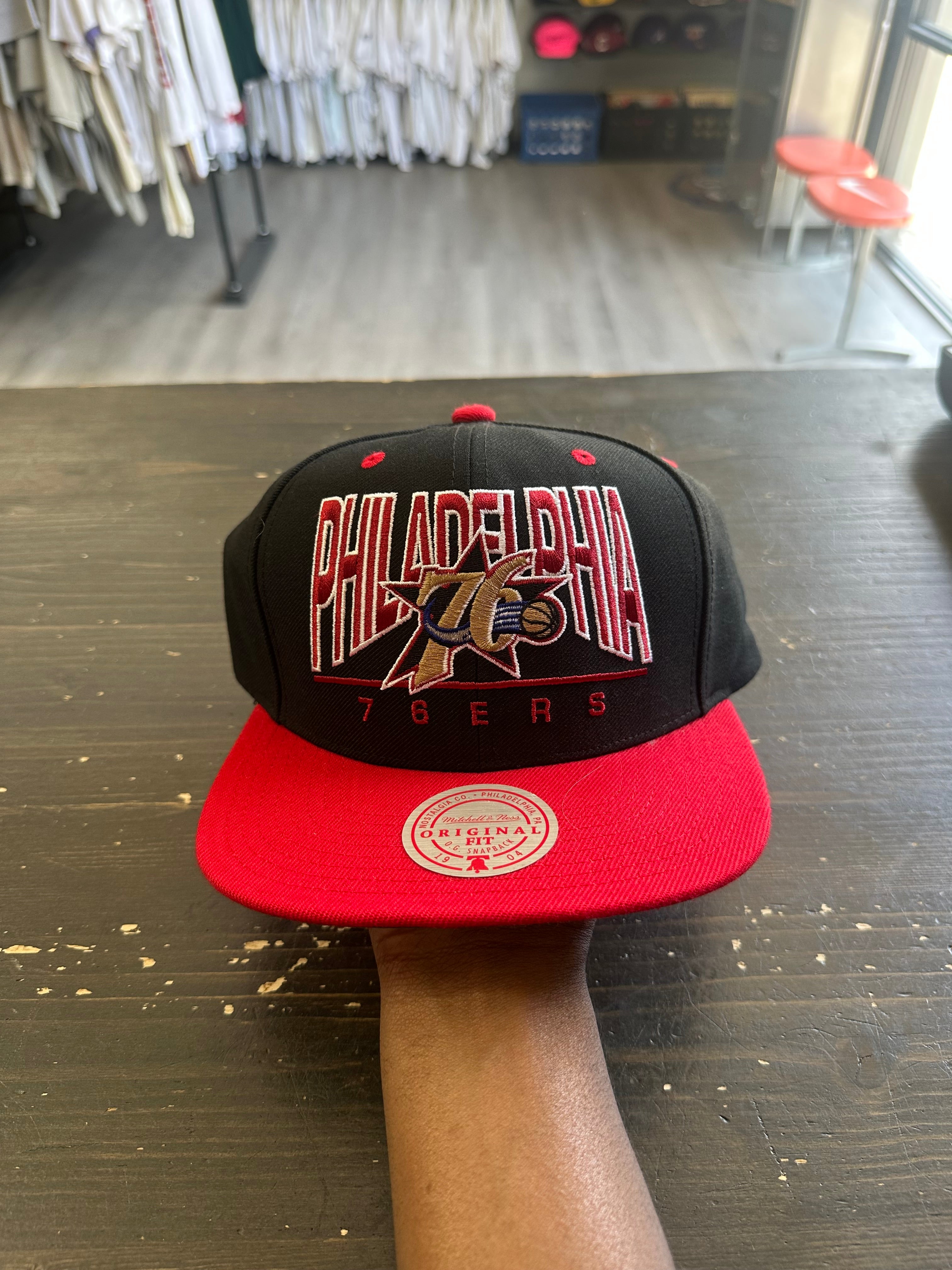 Mitchell & Ness Philadelphia 76ers Black Hardwood Classics City Arch Snapback Hat