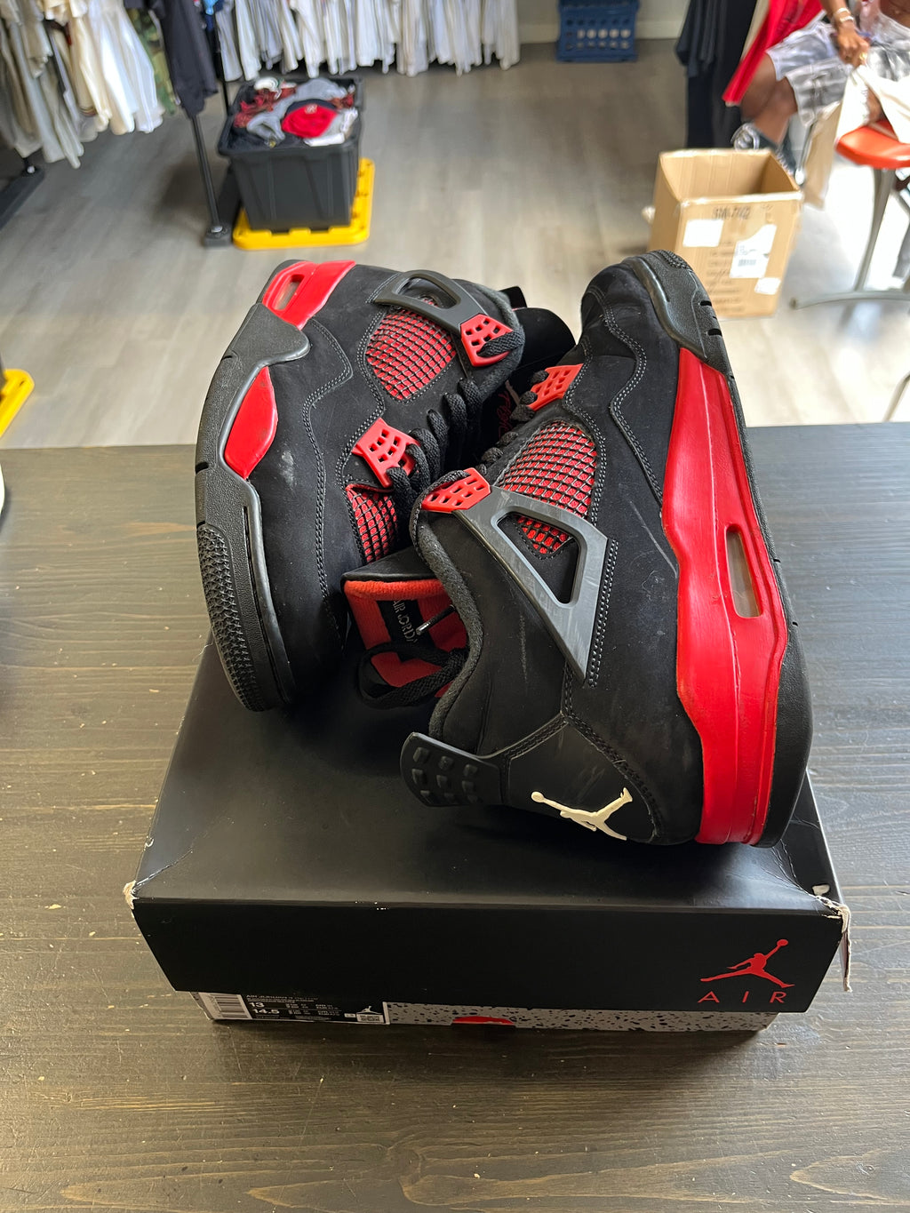 Pre-Owned Jordan 4 Retro Red Thunder