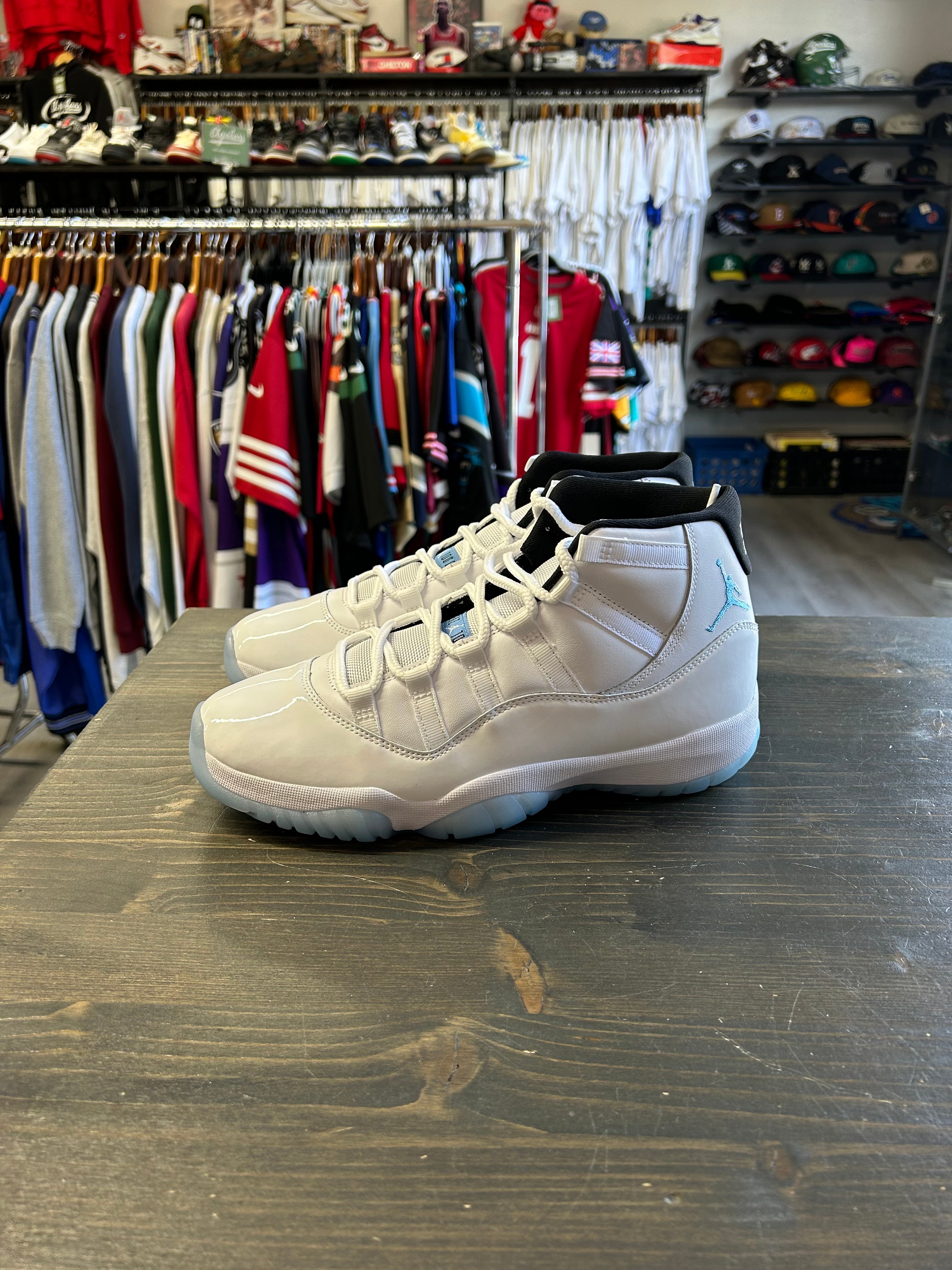 Jordan 11 Retro Legend Blue (2024)