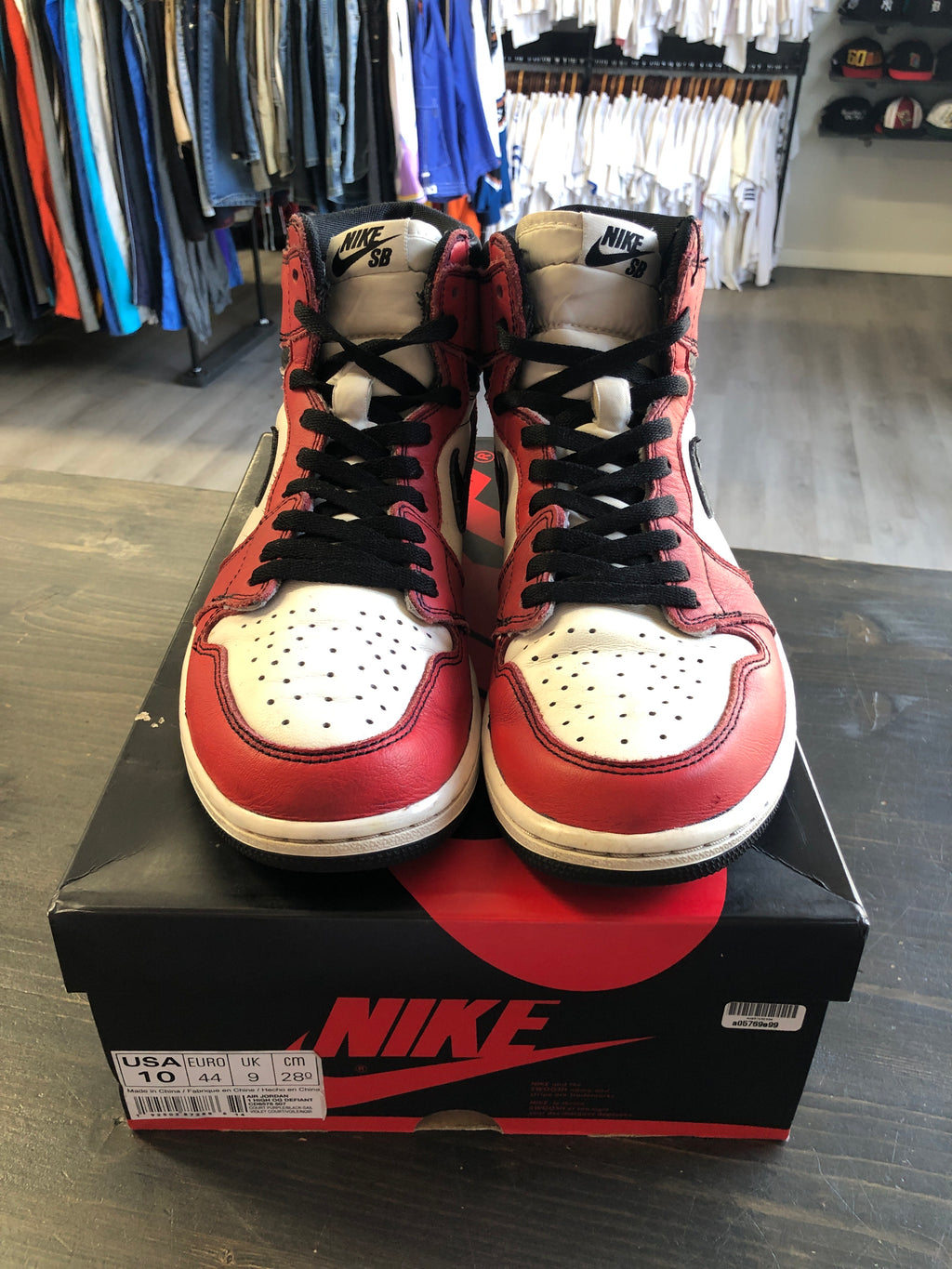 Pre-Owned Jordan 1 Retro High OG Defiant SB