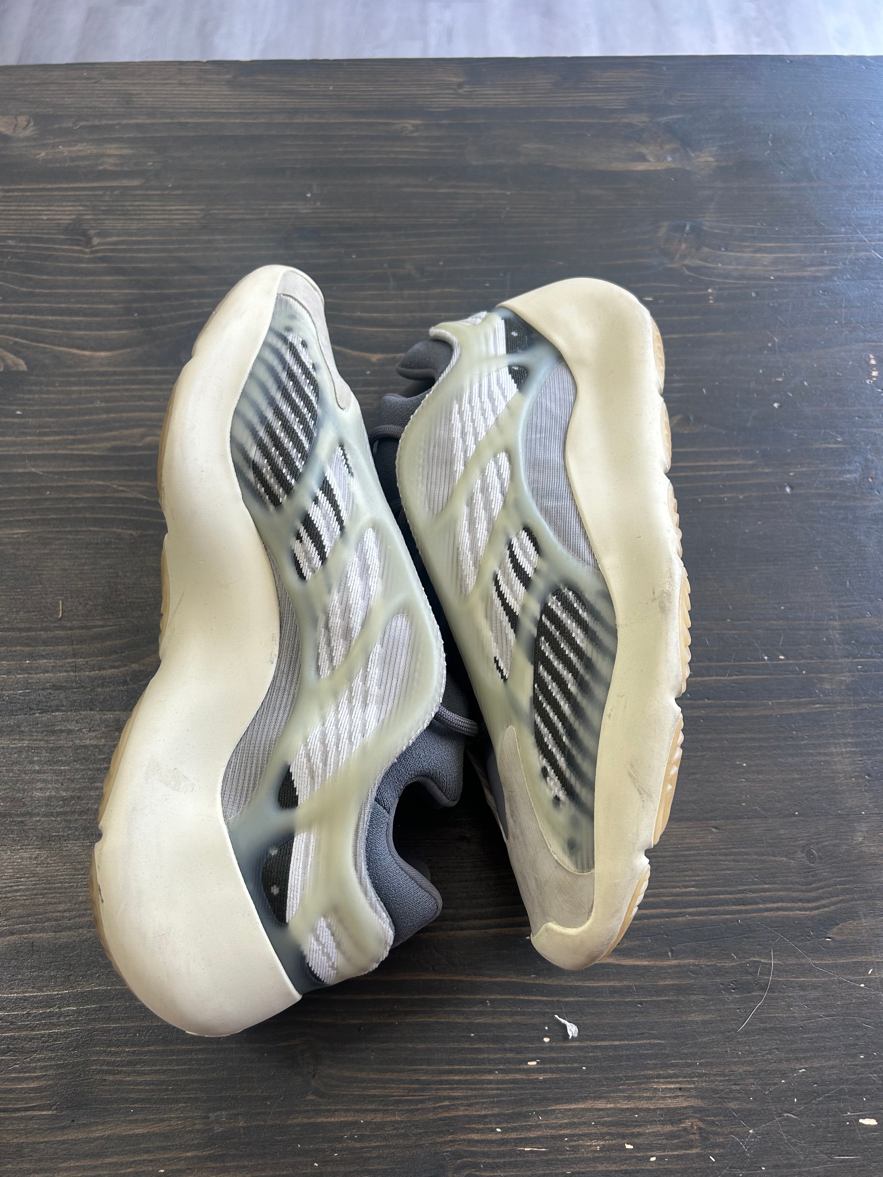 Pre-Owned Adidas Yeezy 700 V3 Fade Salt