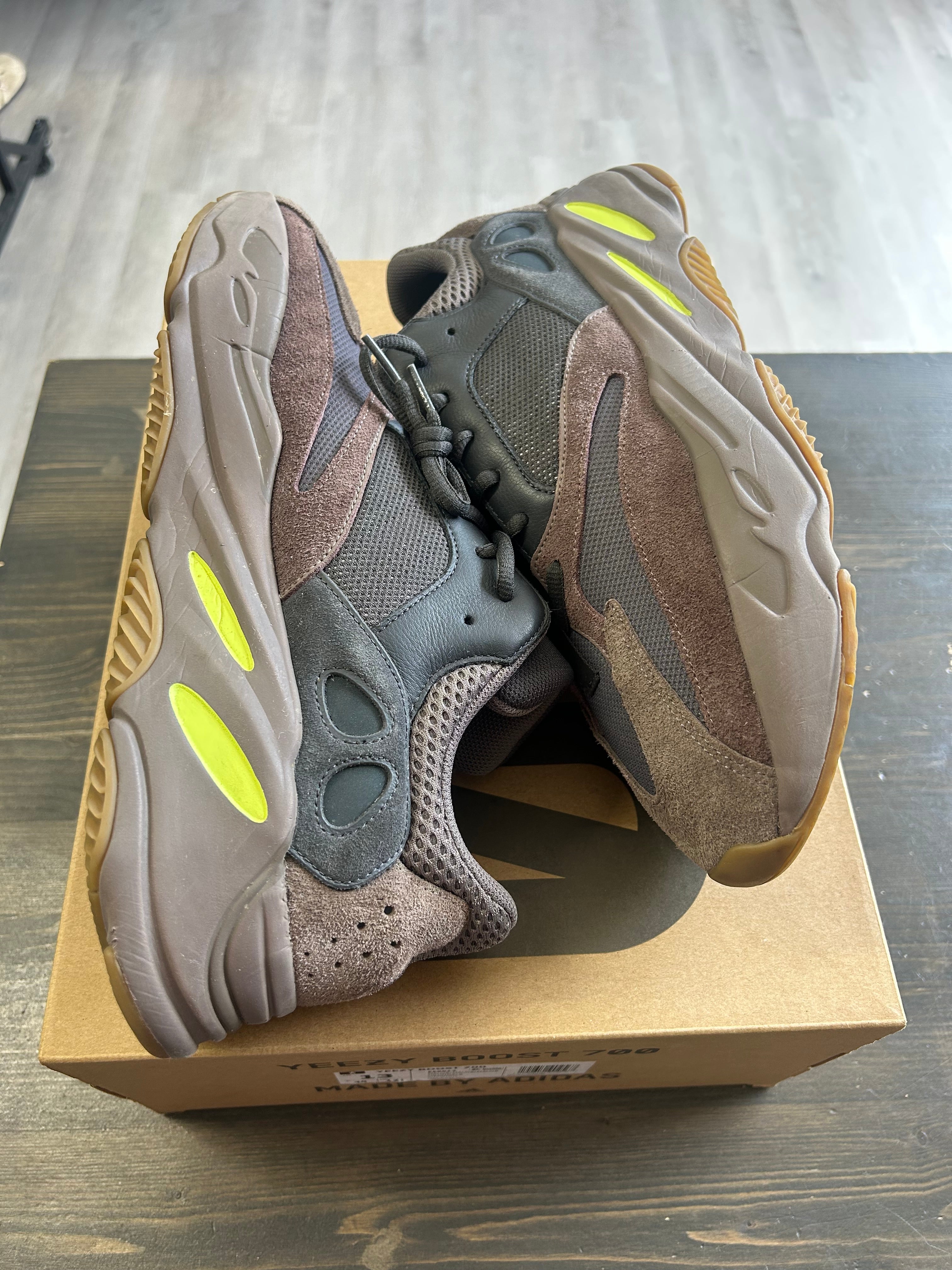 Pre-Owned Adidas Yeezy Boost 700 Mauve