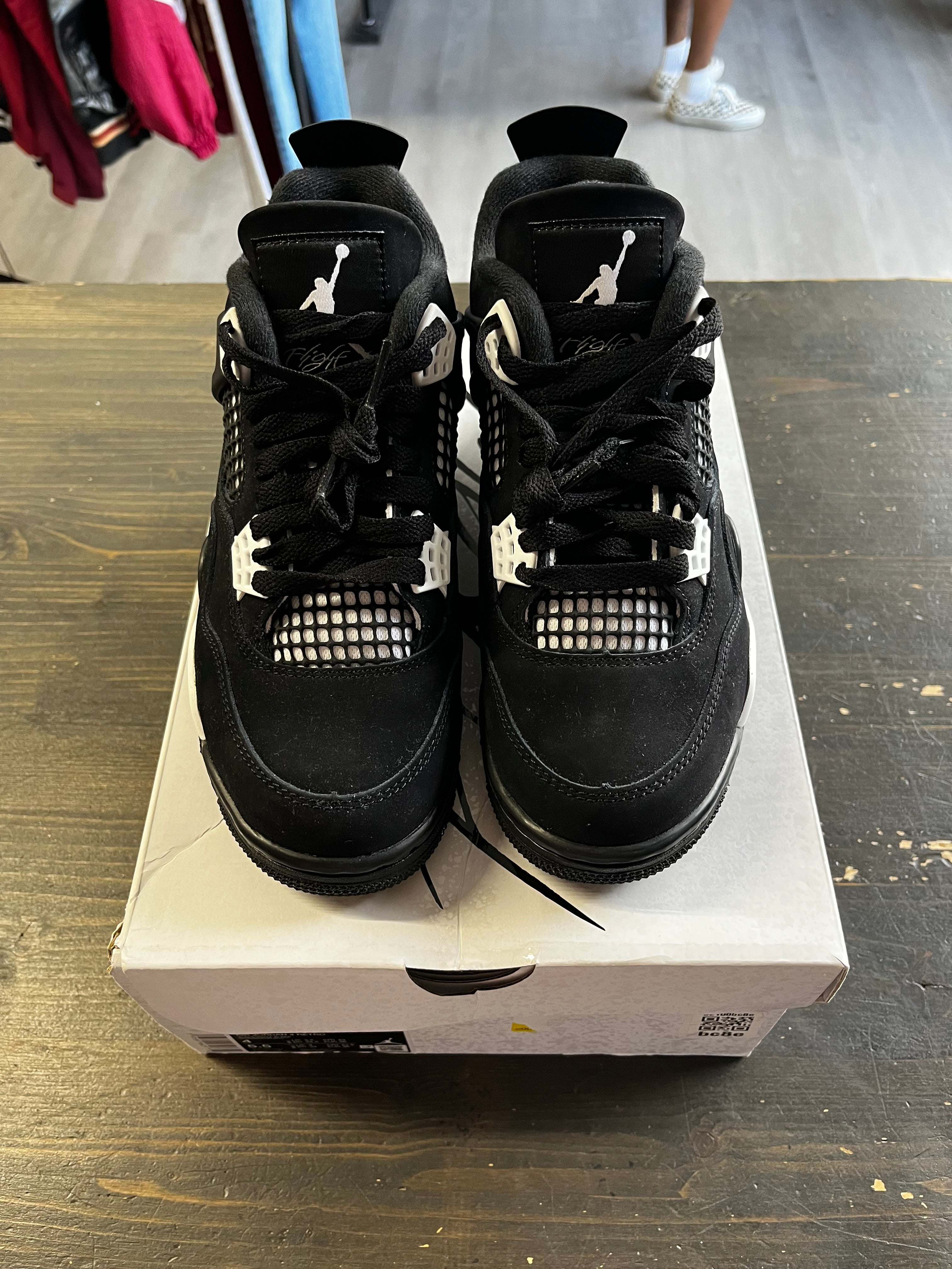 Pre-Owned Jordan 4 Retro White Thunder