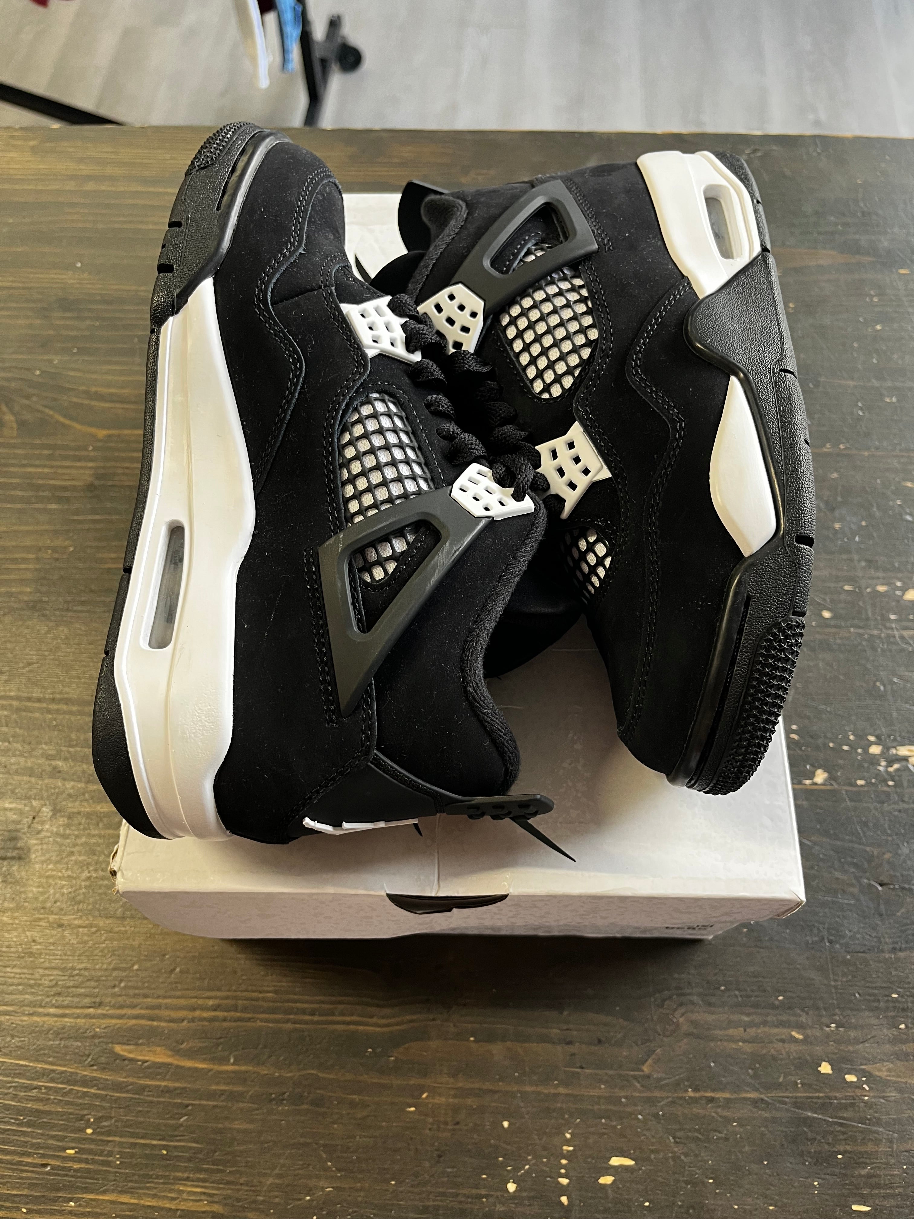 Pre-Owned Jordan 4 Retro White Thunder