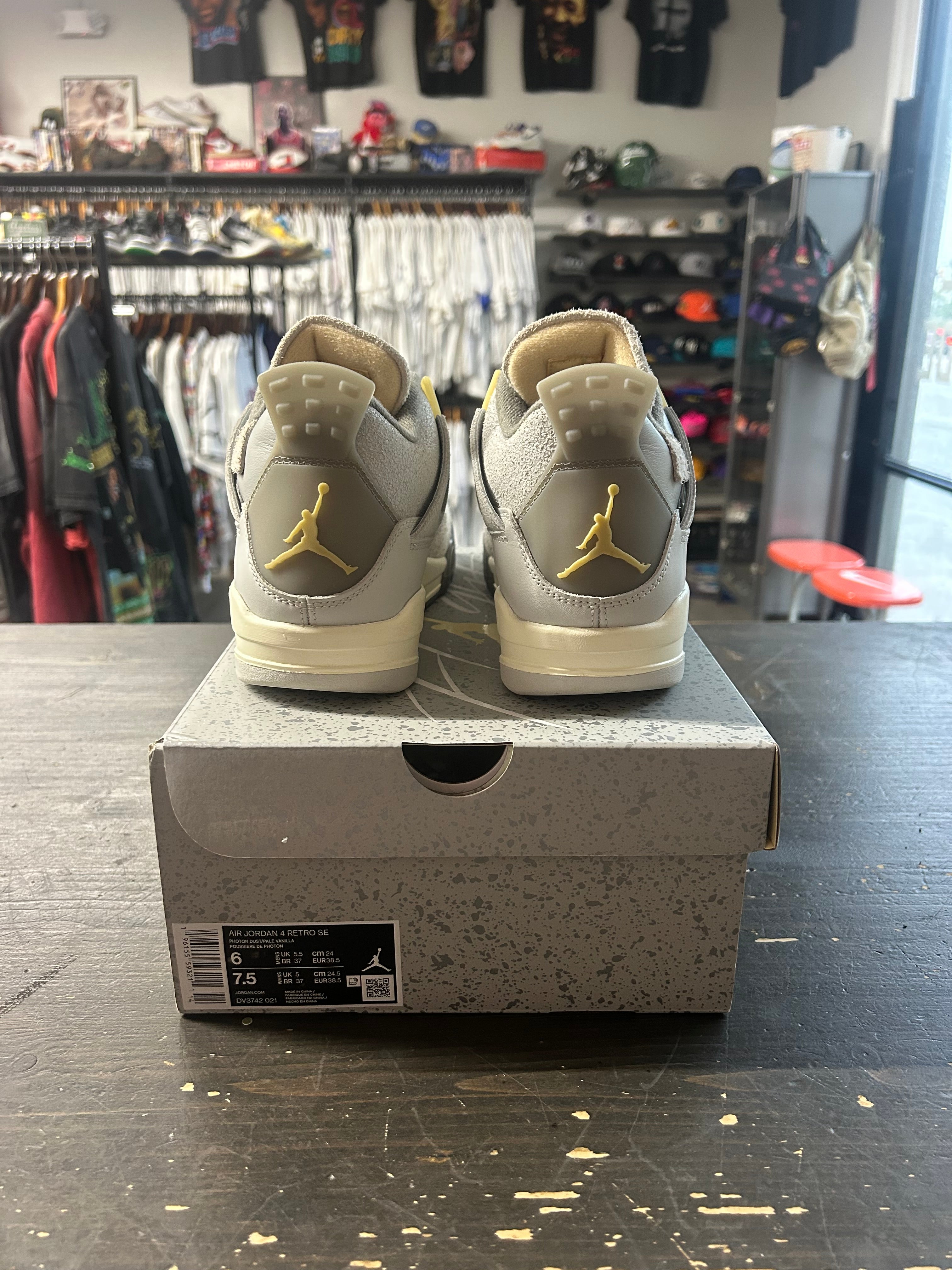 Pre-Owned Air Jordan 4 Retro SE 'Craft' in Photon Dust