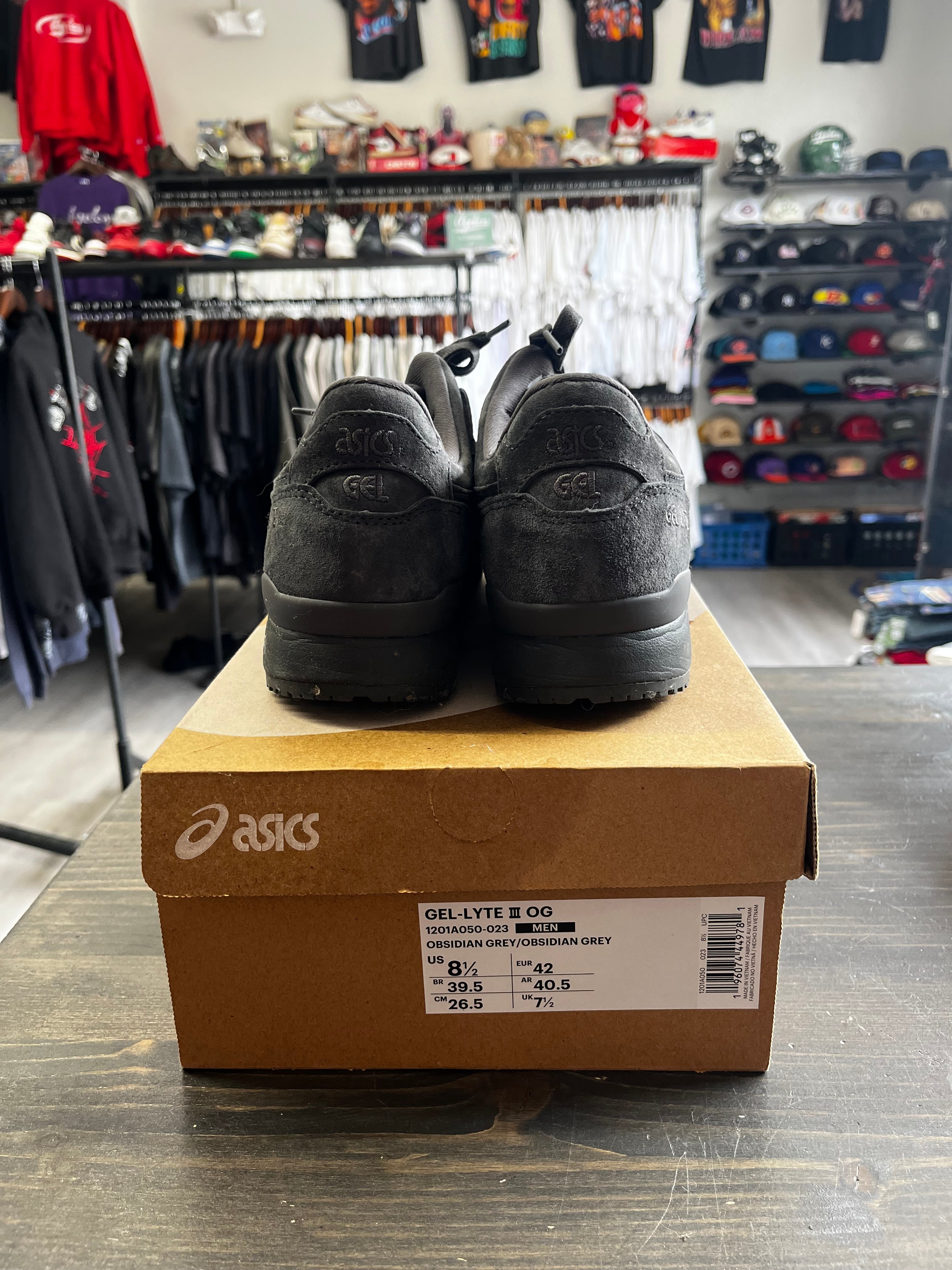 Pre Owned ASICS SportStyle GEL-LYTE III OG in the Obsidian Gre