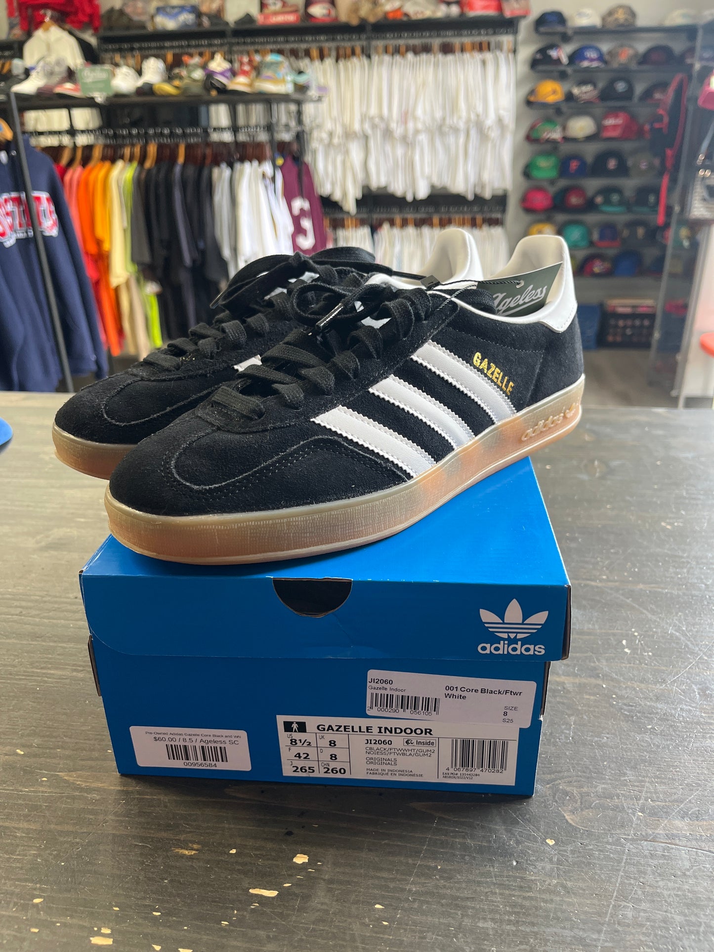 Pre-Owned Adidas Gazelle Core Black and White