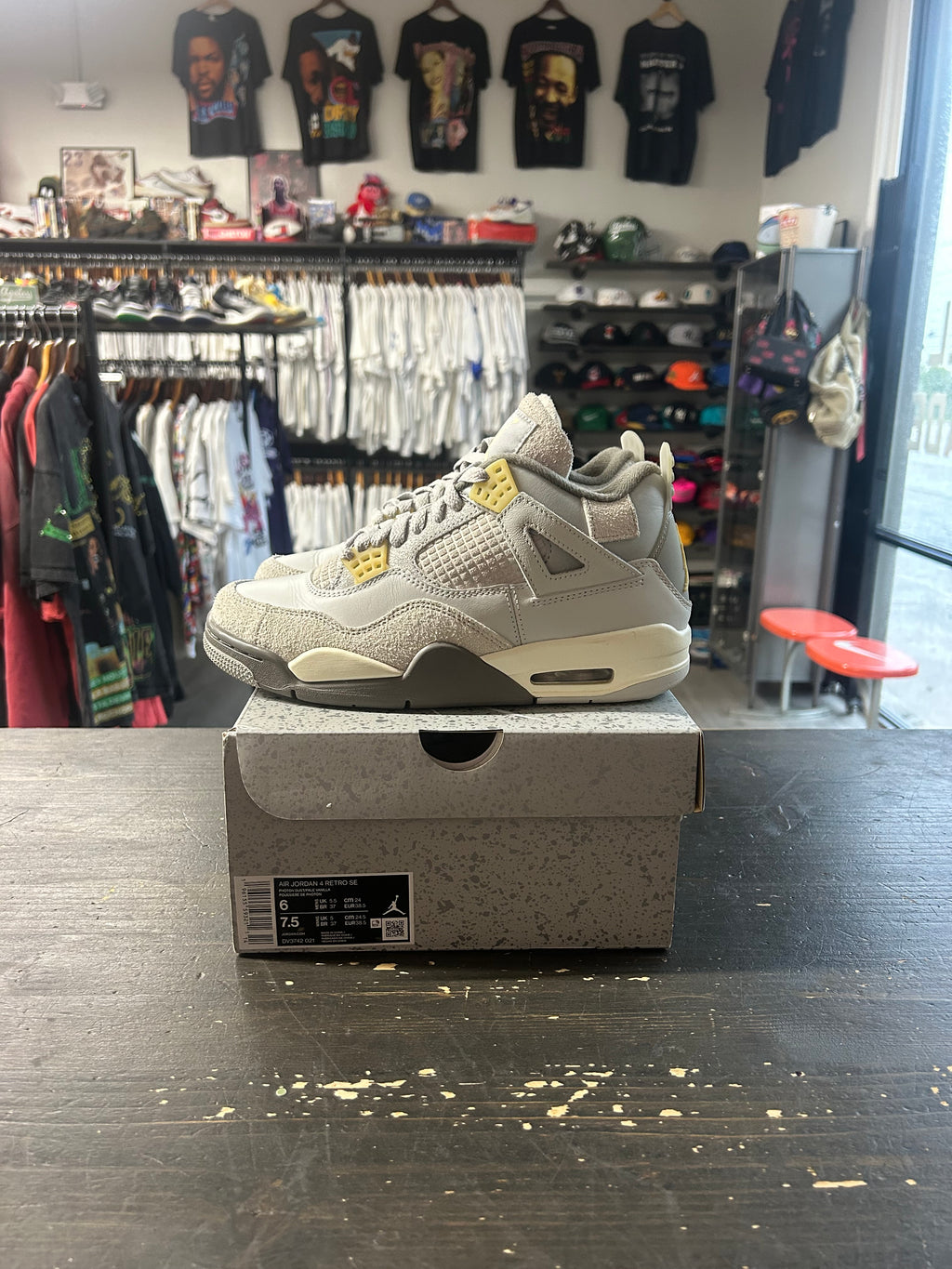 Pre-Owned Air Jordan 4 Retro SE 'Craft' in Photon Dust