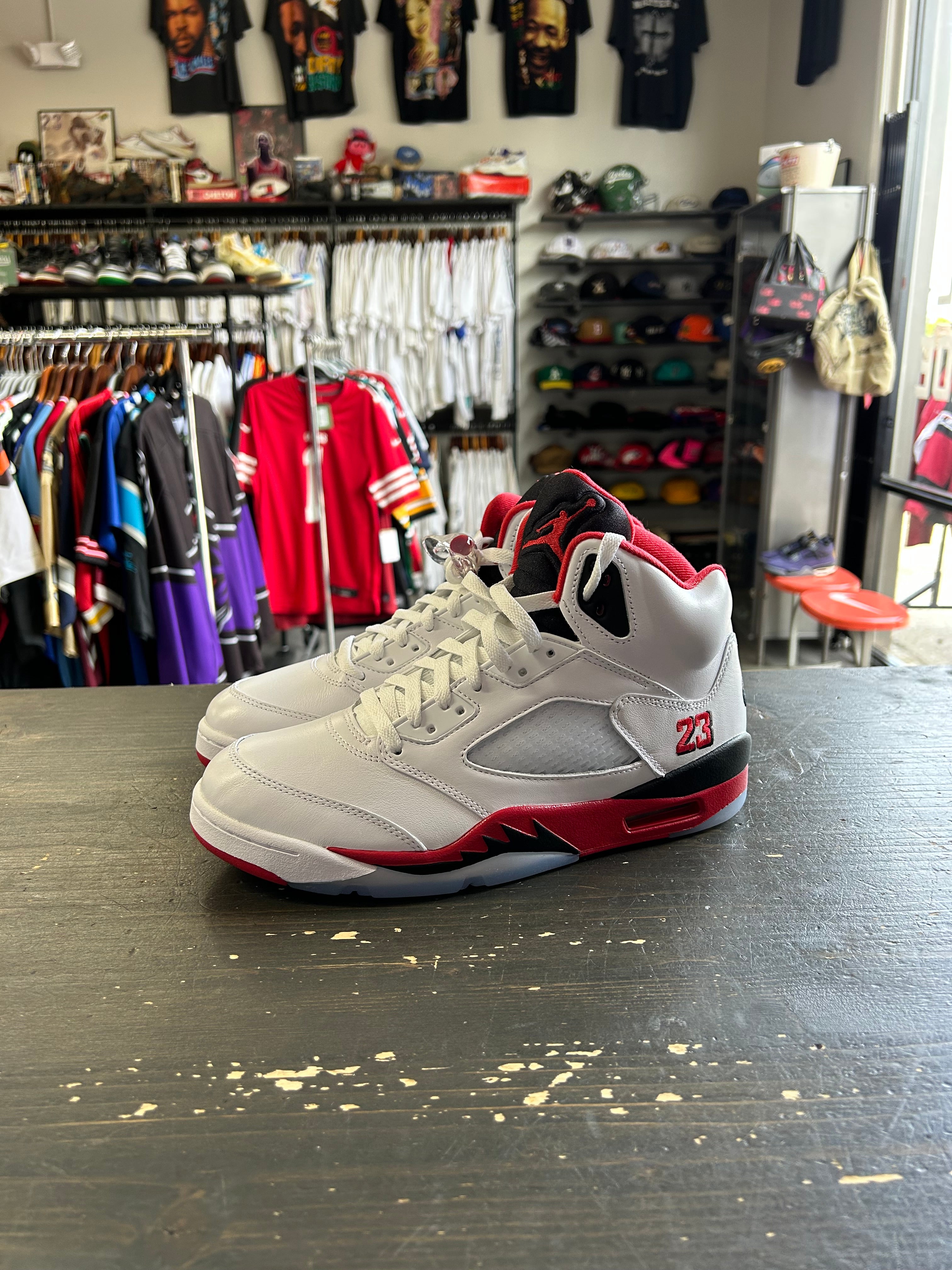Jordan 5 Retro Fire Red Black Tongue (2025)
