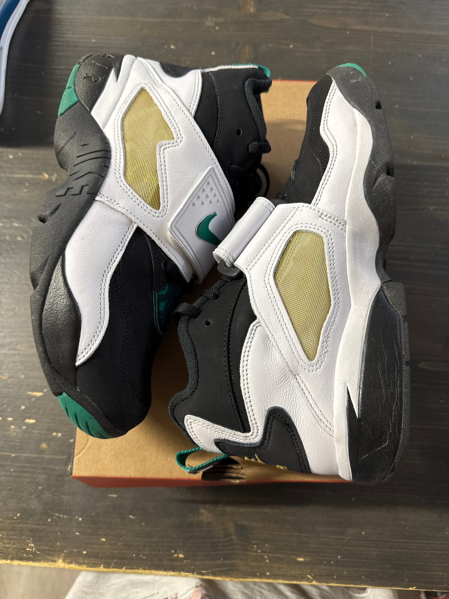 Pre-owned Nike Air Diamond Turf Emerald