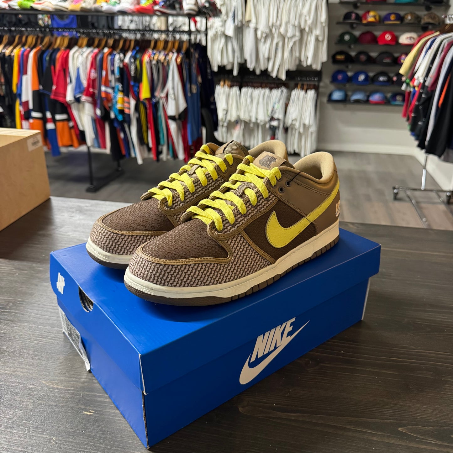 Pre-owned Nike Dunk Low Undefeated Canteen