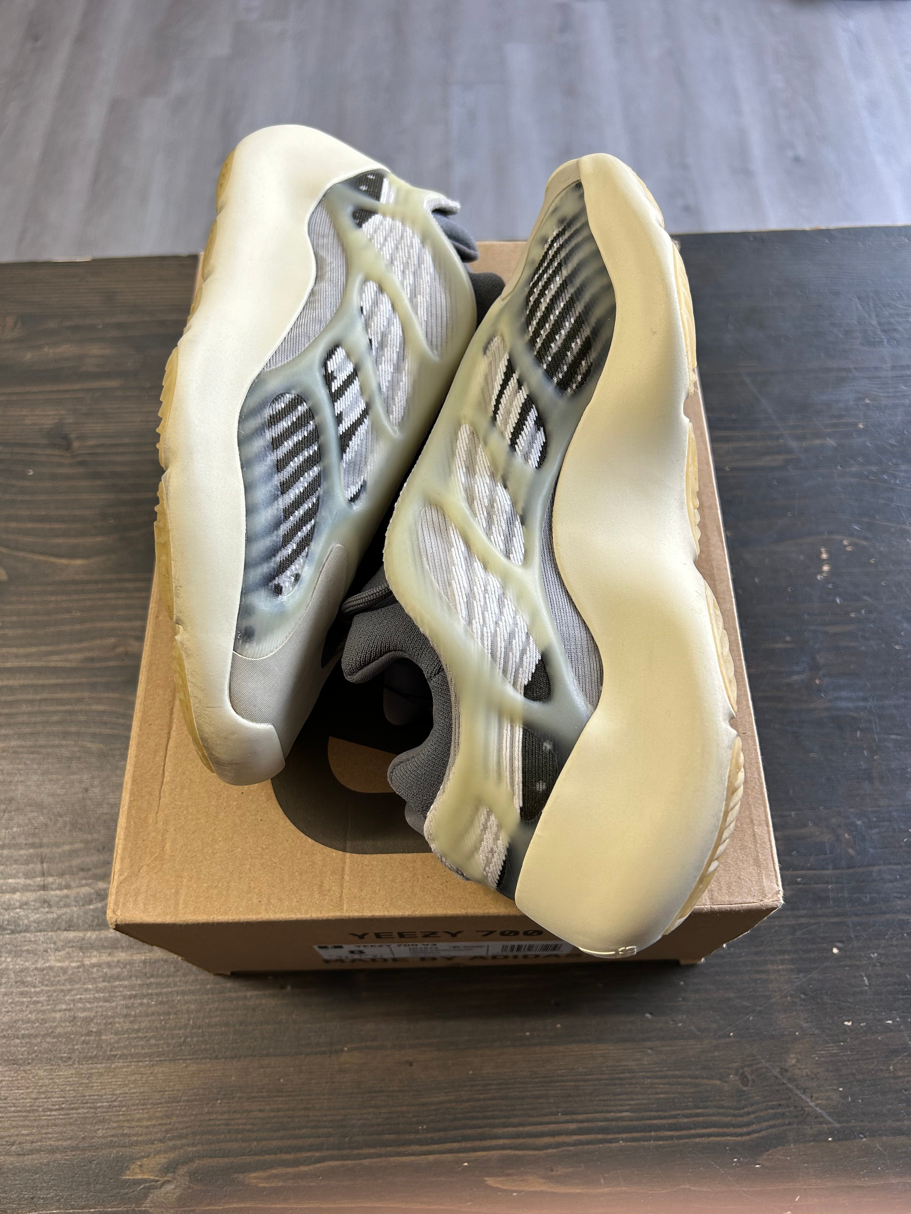 Pre-Owned Adidas Yeezy 700 V3 Fade Salt