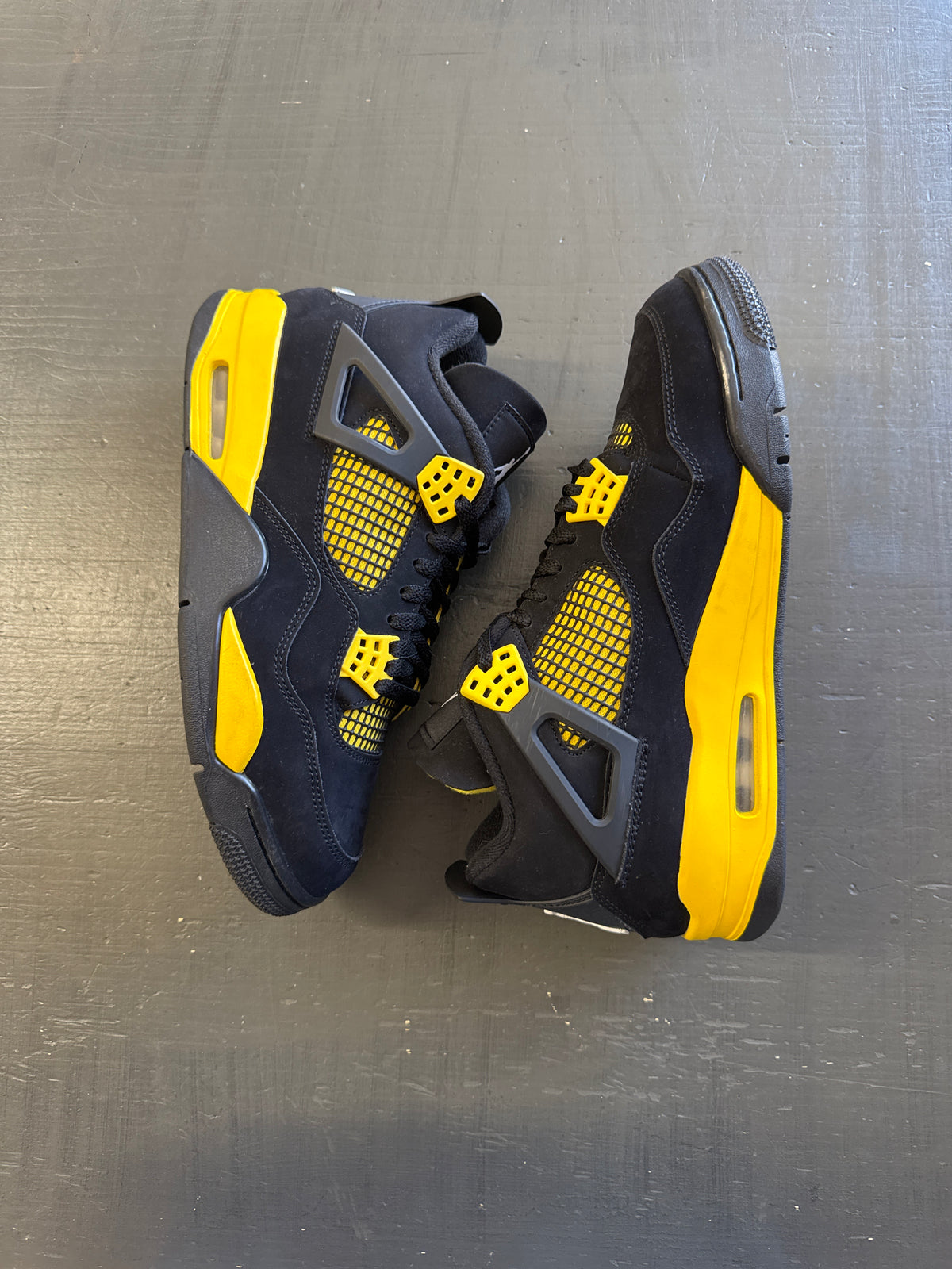 Pre-owned Jordan Retro 4 Thunder (2023)