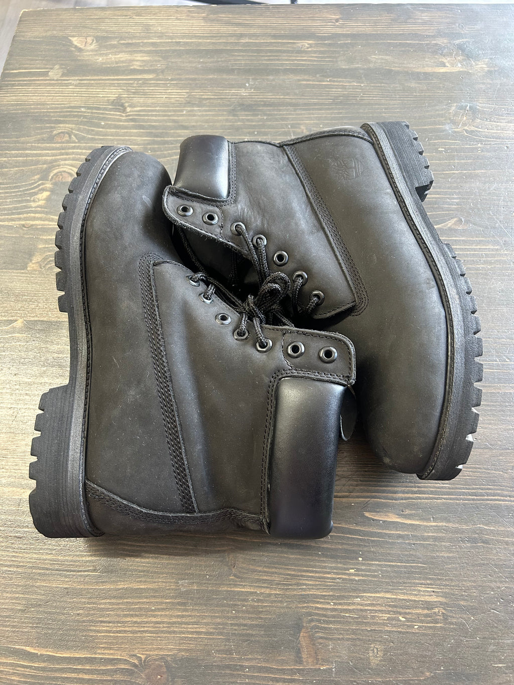 Pre-Owned Timberland 6” Boot Black Nubuck Premium