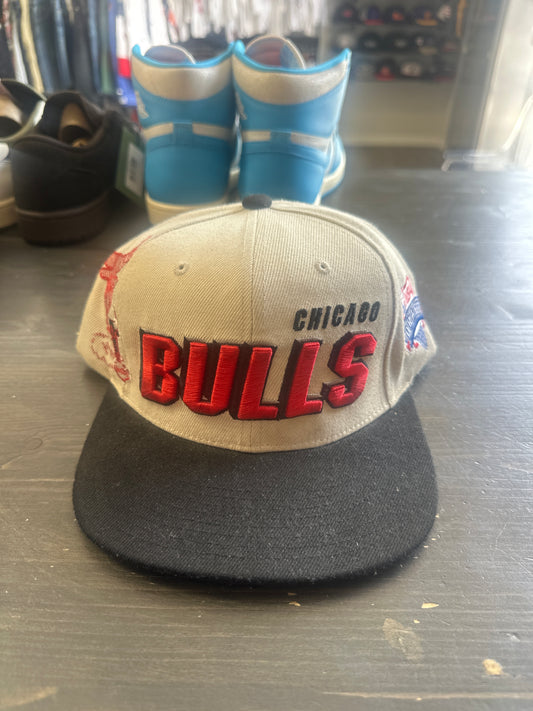 Chicago Bulls Mitchell & Ness SnapBack Hat