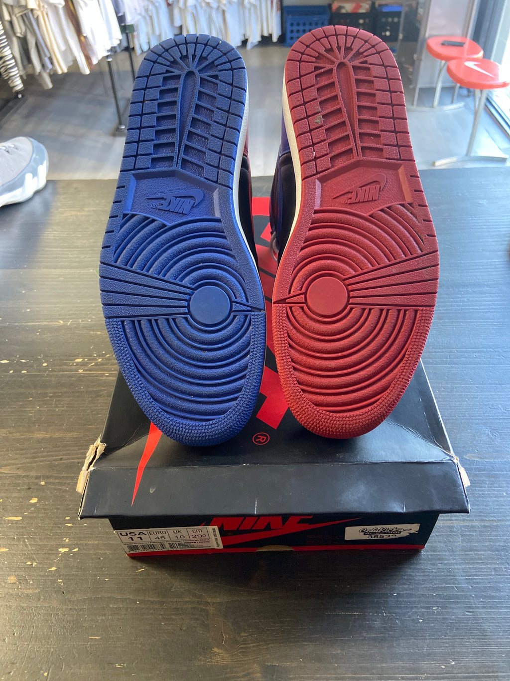 Pre-Owned Jordan 1 Retro Top 3