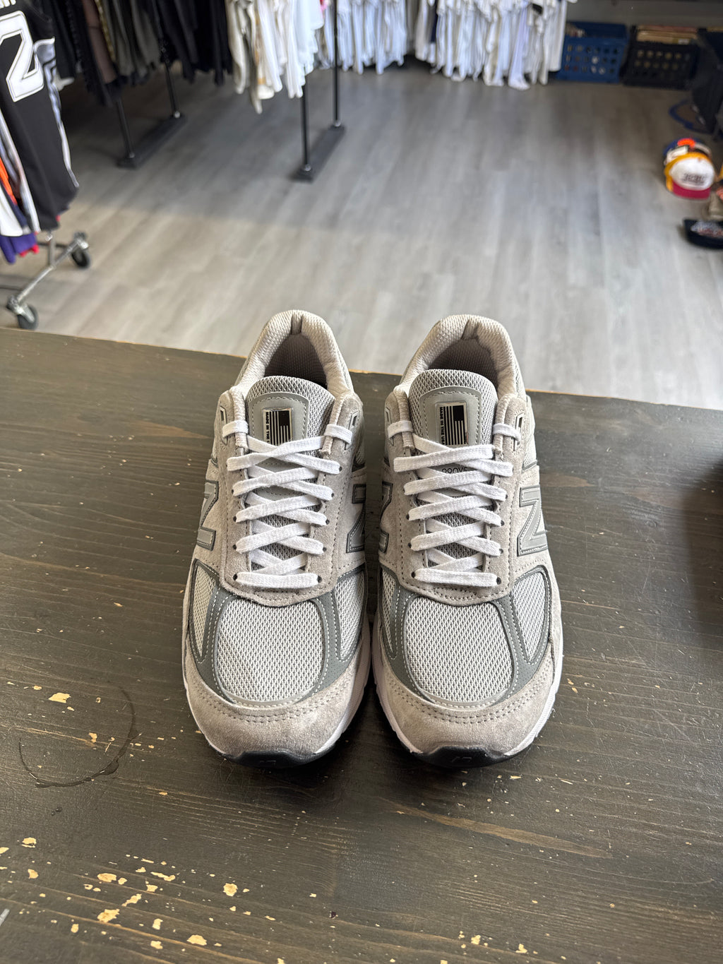 Pre-owned New Balance 990v5 Grey