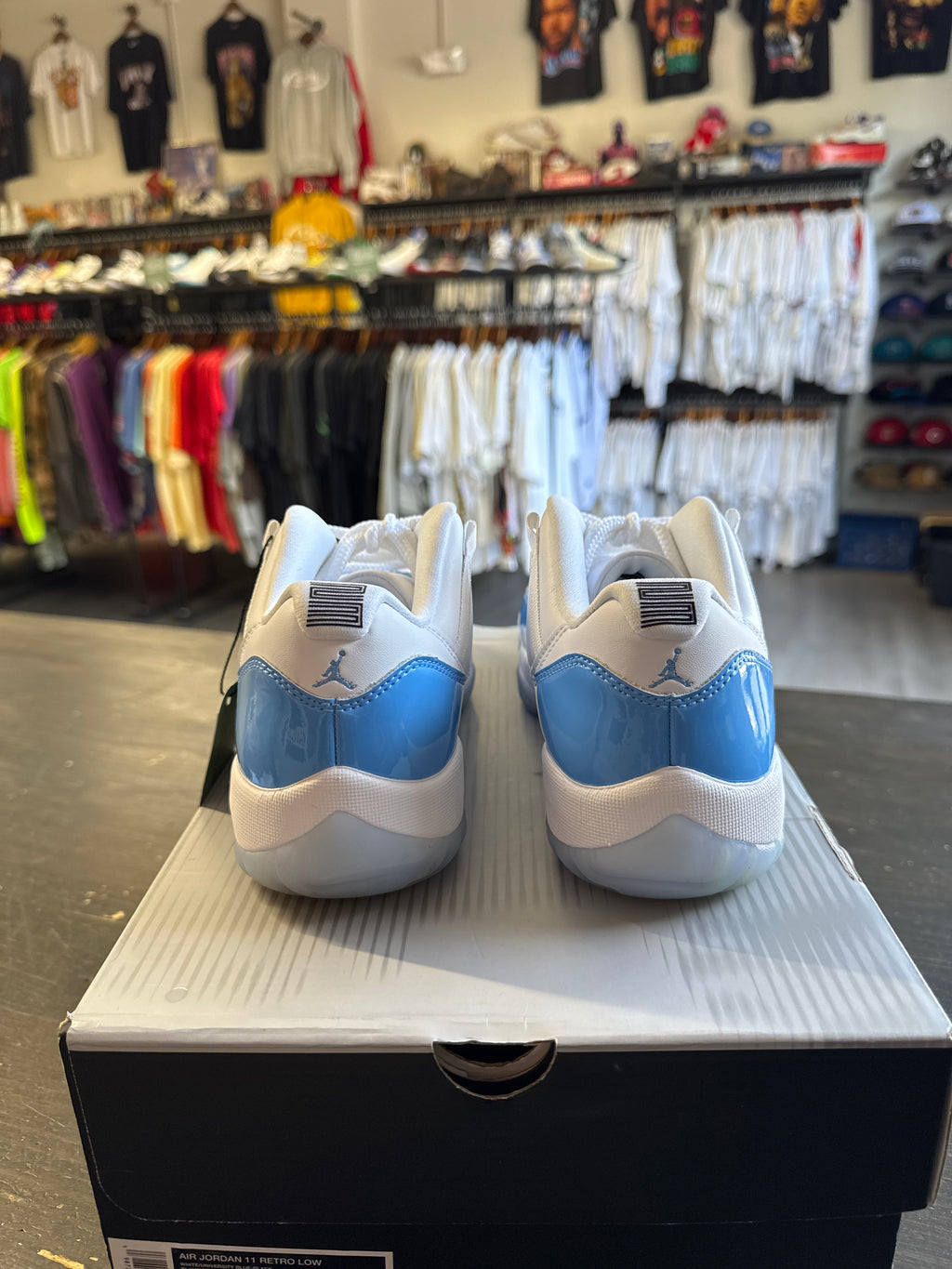 Pre-owned Jordan Retro 11 Low University Blue Low 2026