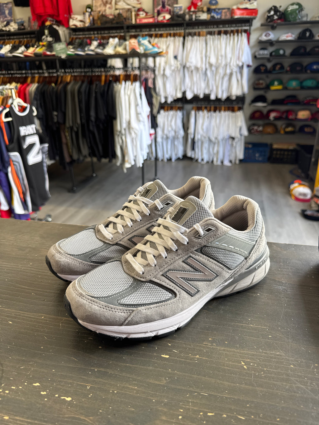 Pre-owned New Balance 990v5 Grey