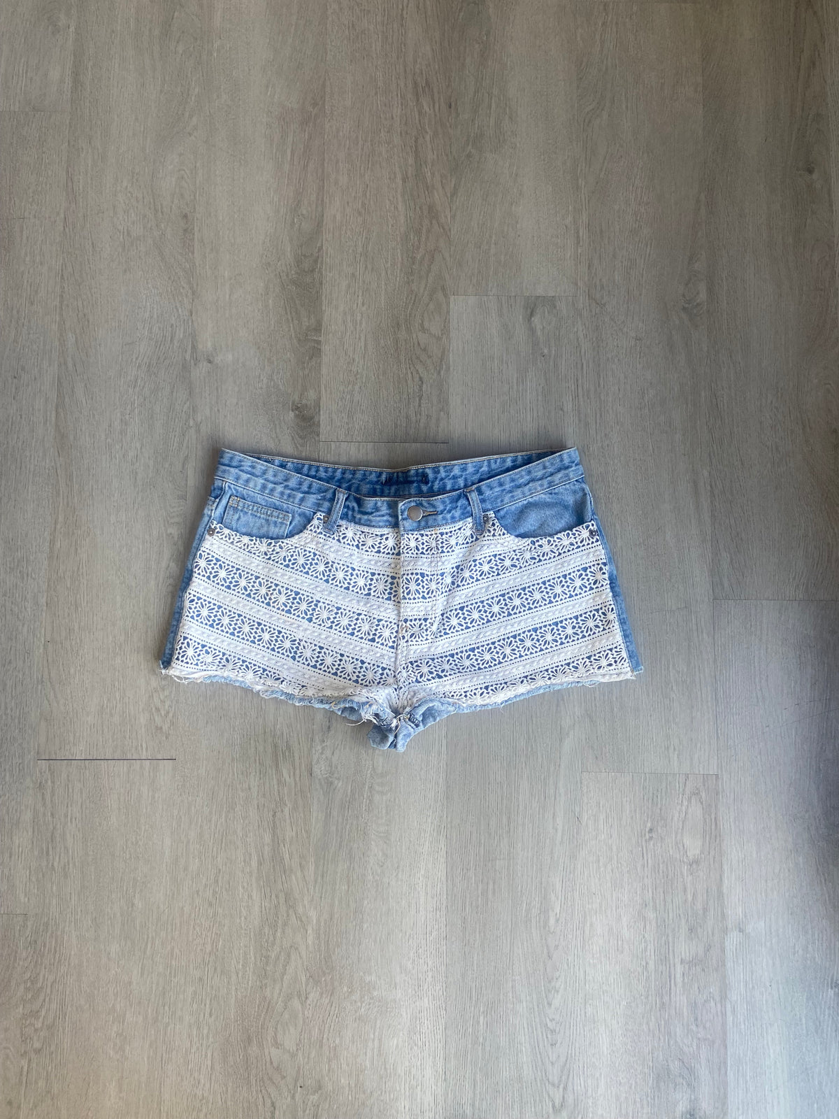 Women’s Lace Design Light Wash Jean Shorts