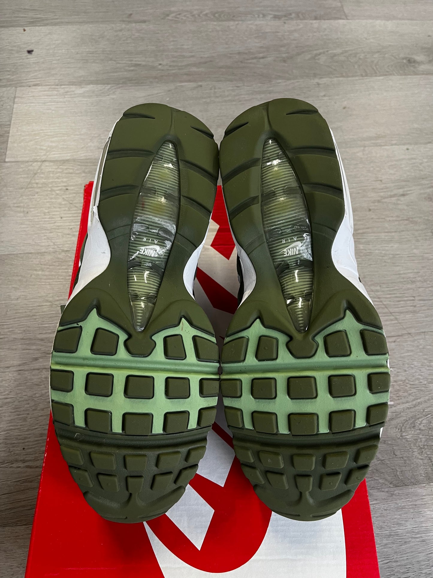 Pre-Owned Nike Air Max 95 White Medium Olive Oil Green