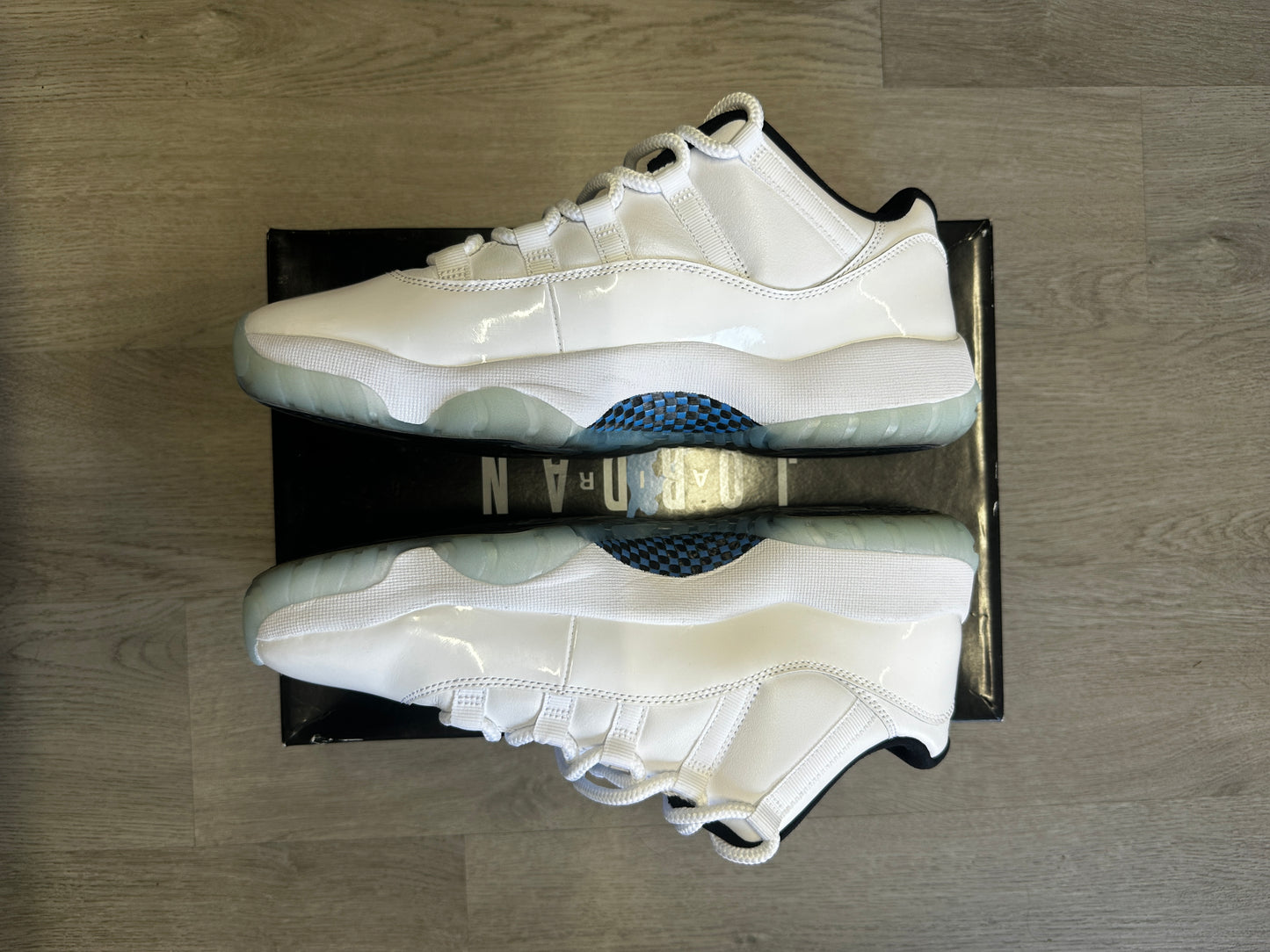 Pre-owned Jordan 11 Low Legend Blue