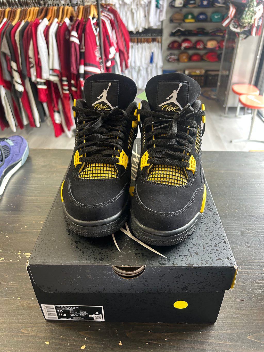 Pre-Owned Jordan 4 Retro Thunder (2023)