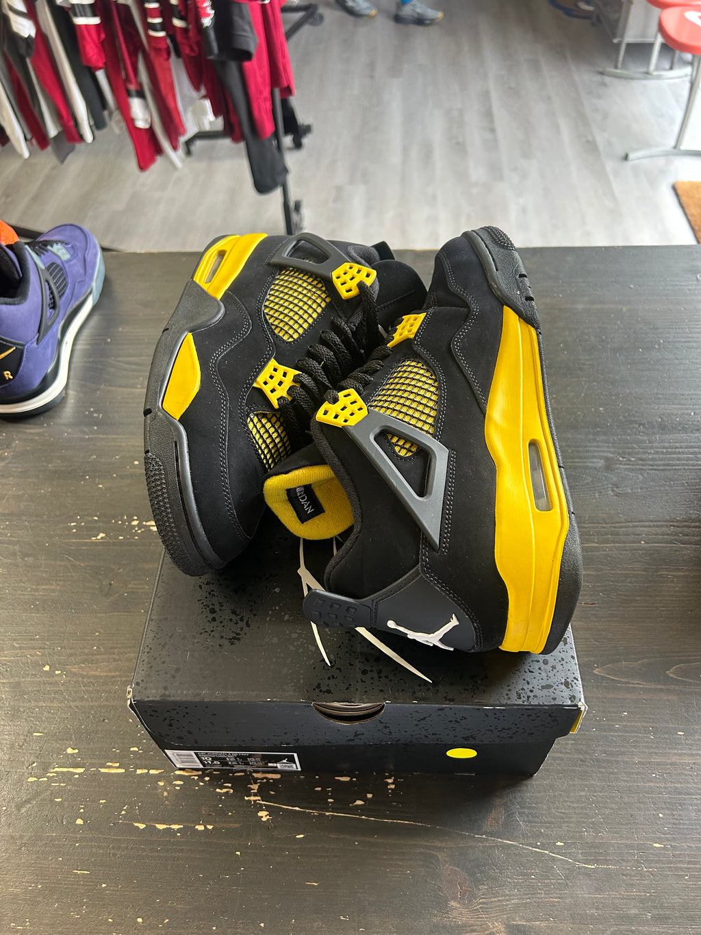Pre-Owned Jordan 4 Retro Thunder (2023)