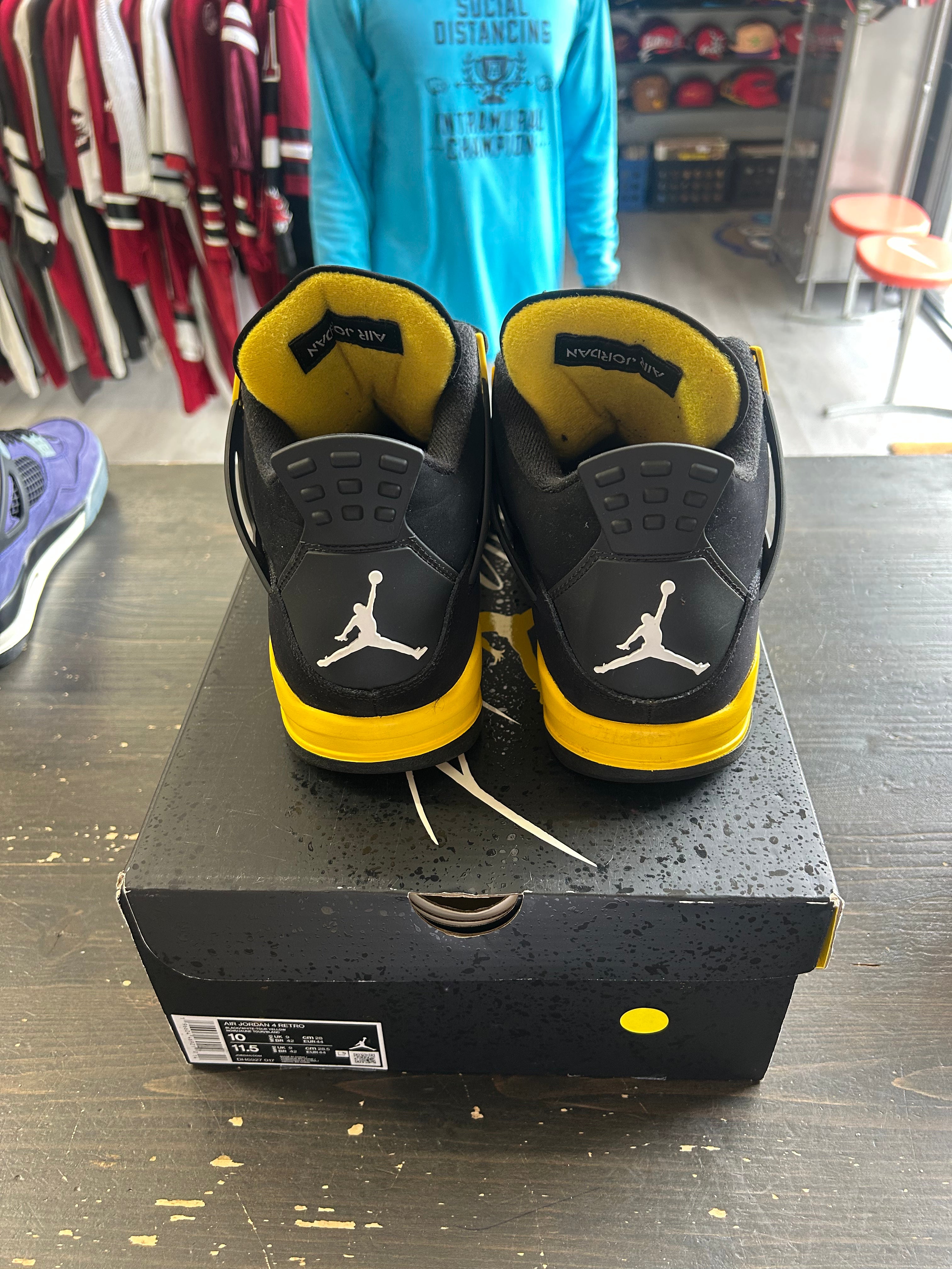 Pre-Owned Jordan 4 Retro Thunder (2023)