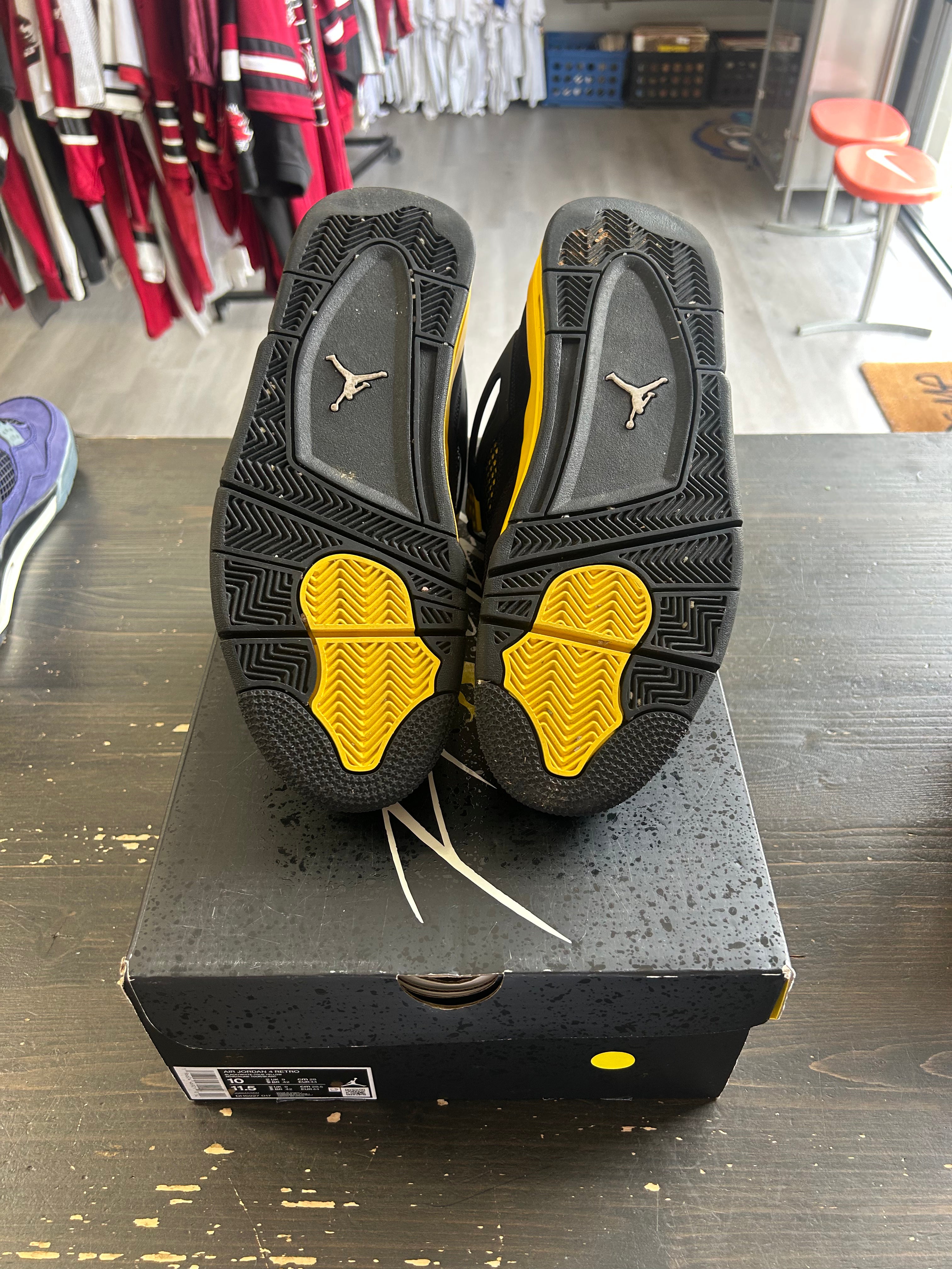 Pre-Owned Jordan 4 Retro Thunder (2023)