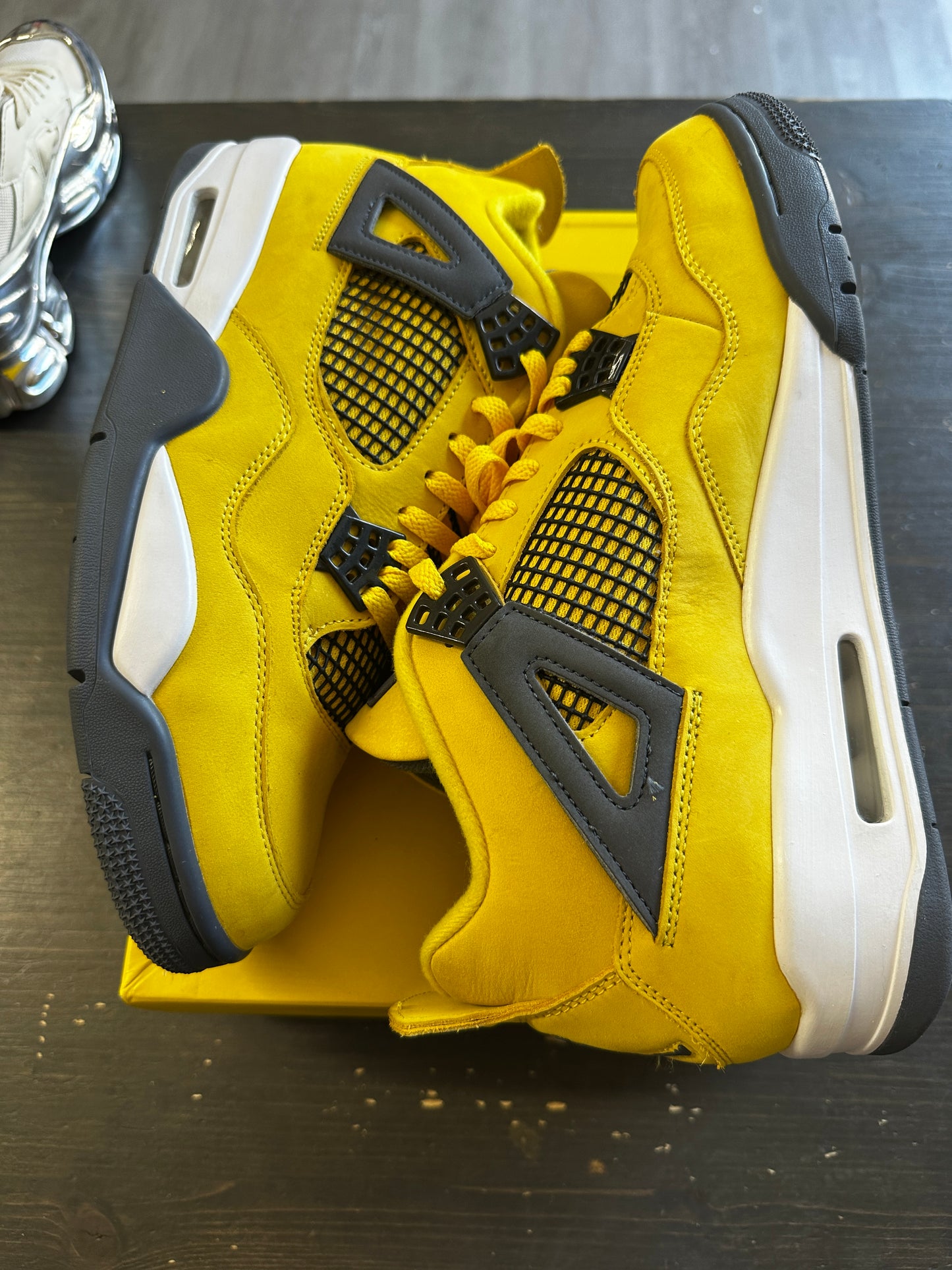 Pre-Owned Jordan 4 Retro Lightning (2021)