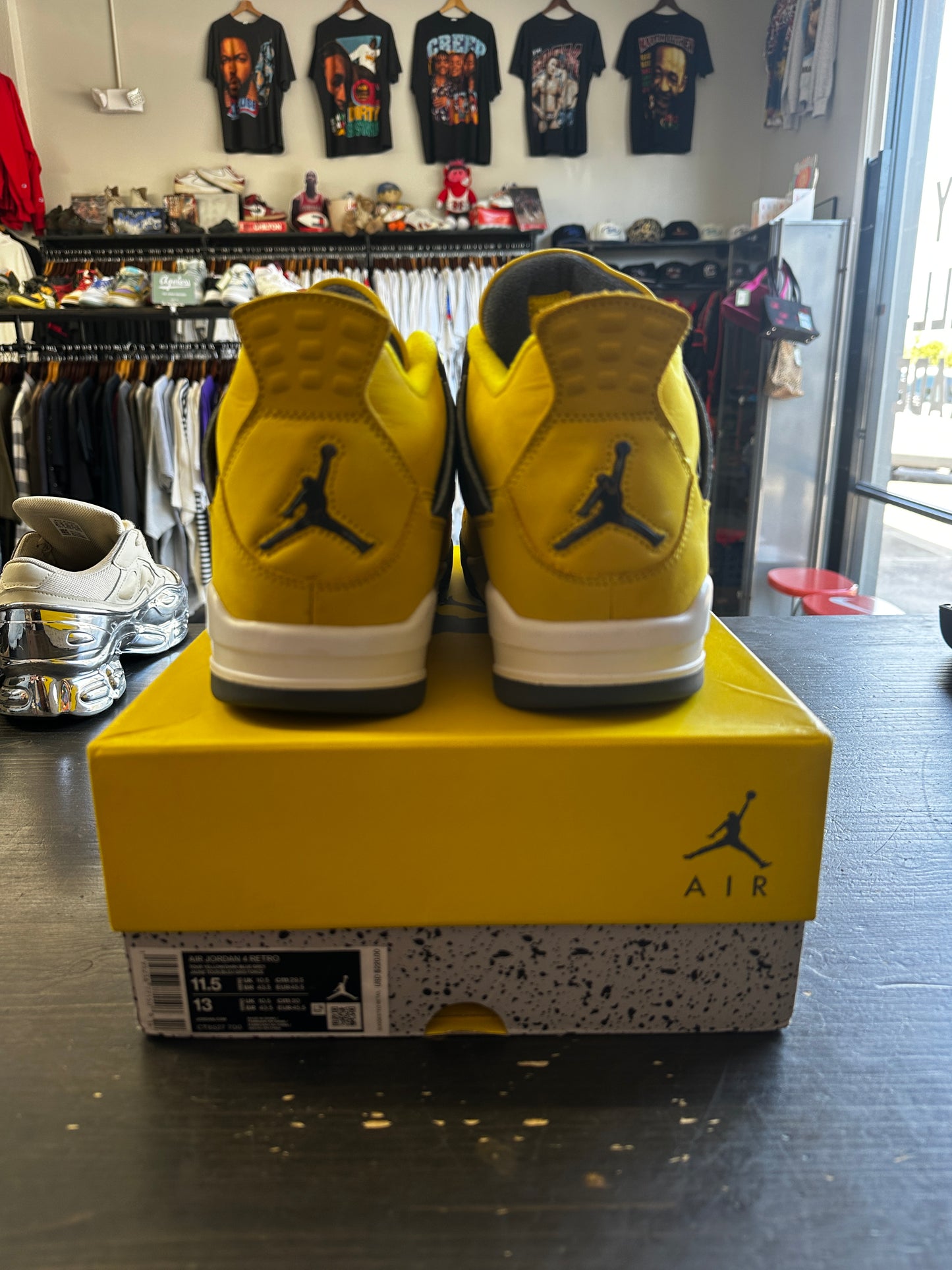 Pre-Owned Jordan 4 Retro Lightning (2021)