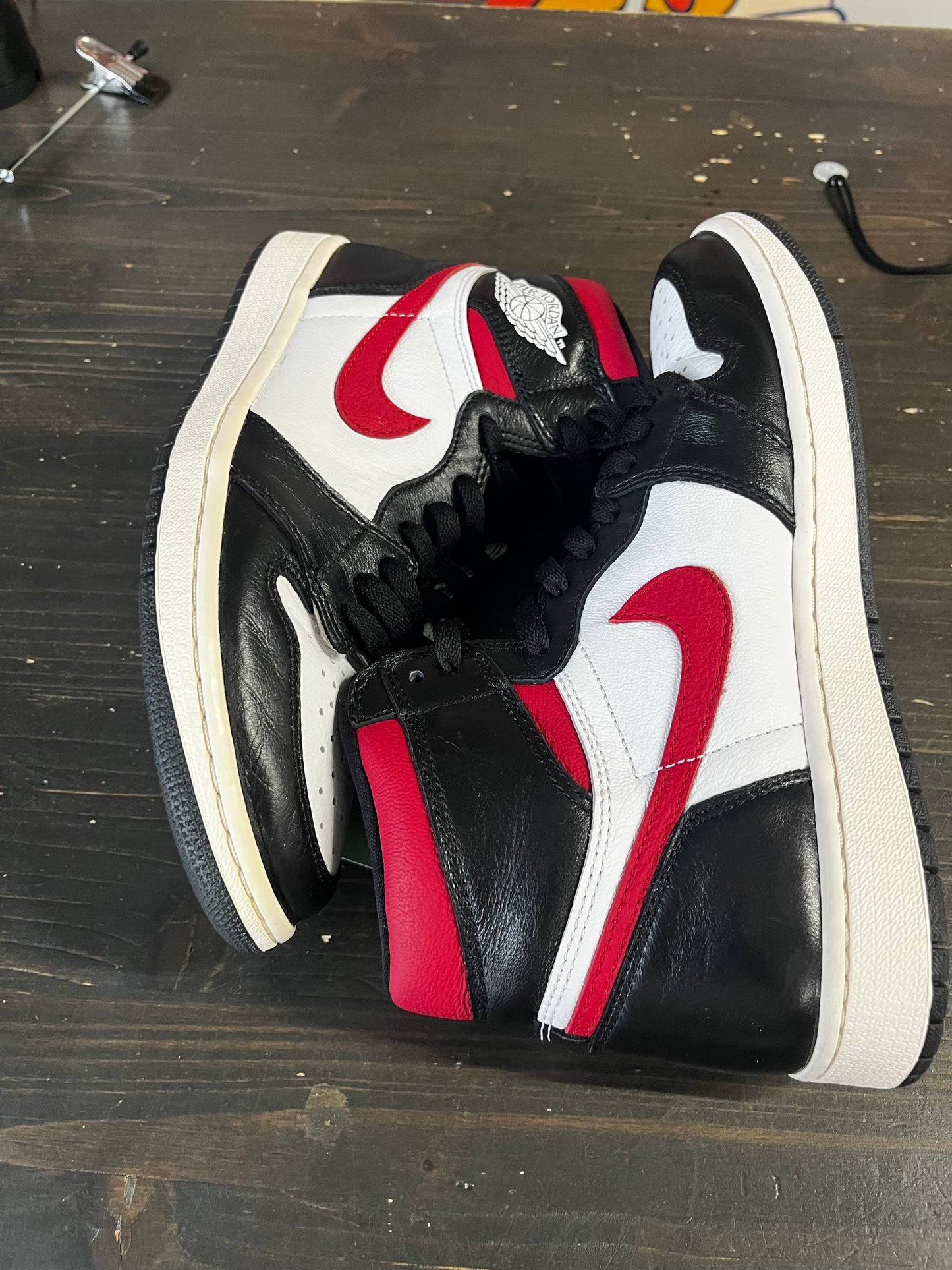 Pre-Owned Jordan 1 Retro High Black Gym Red