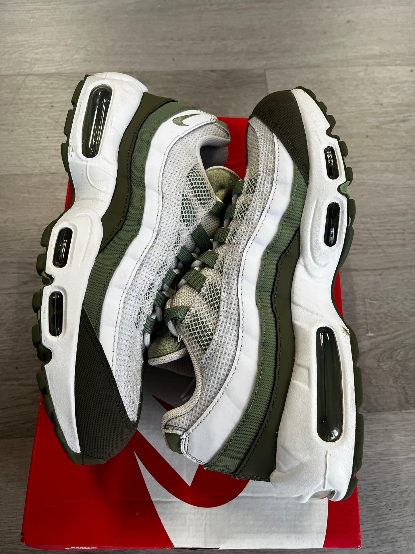 Pre-Owned Nike Air Max 95 White Medium Olive Oil Green