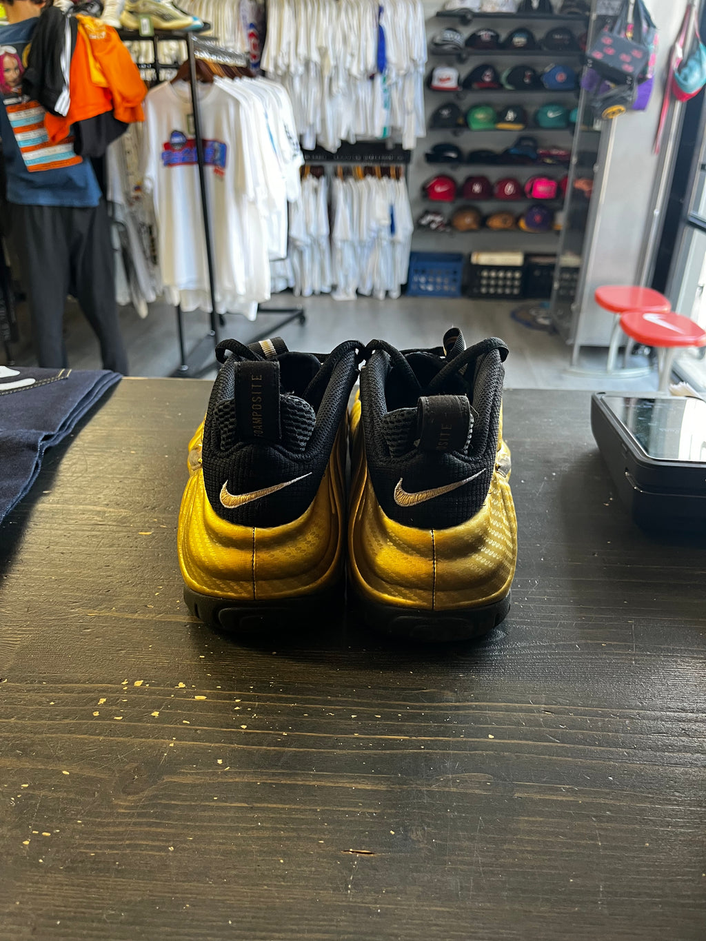 Pre-Owned Nike Air Foamposite Pro Metallic Gold