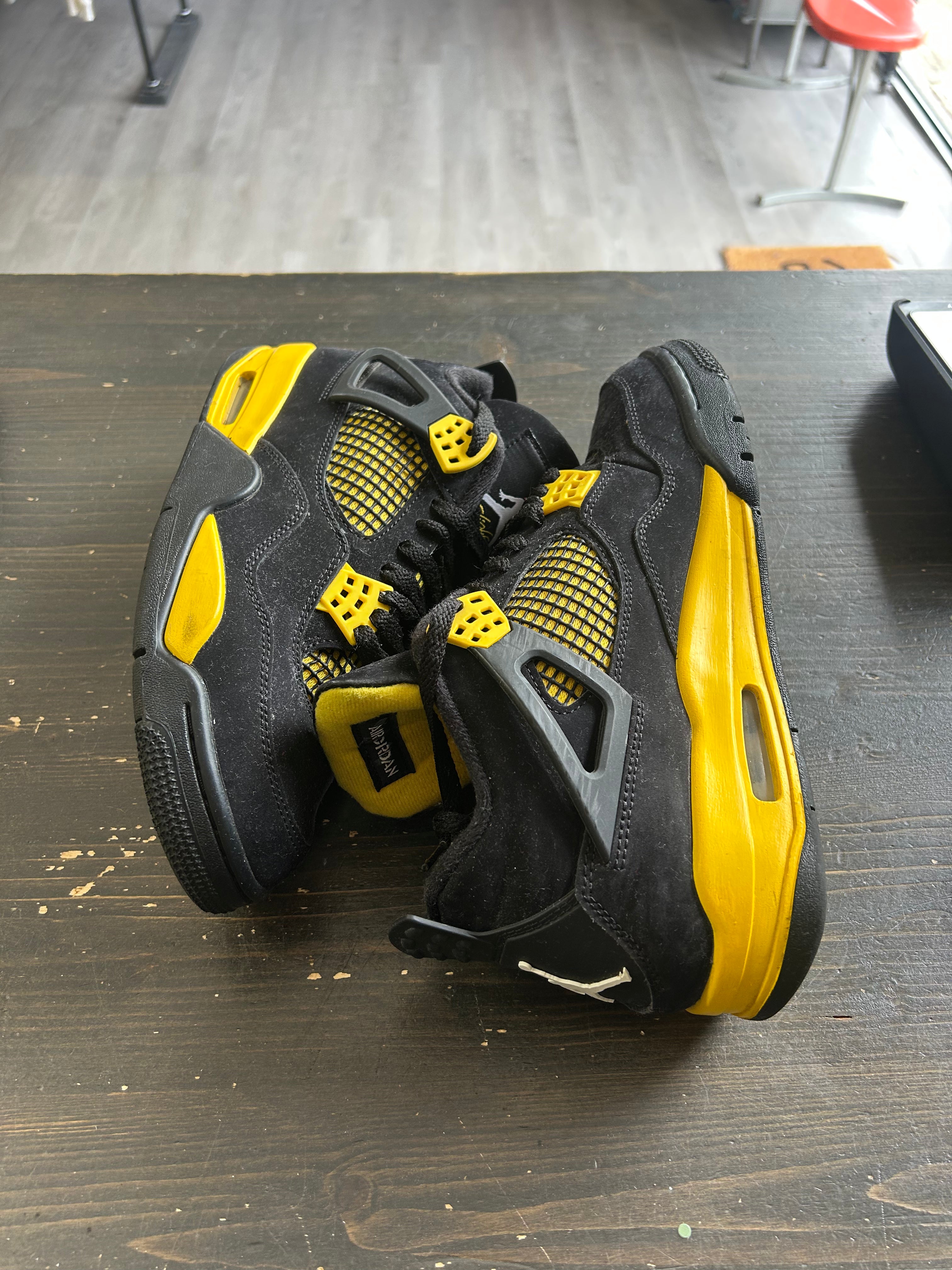 Pre-Owned Jordan 4 Retro Thunder (2023)