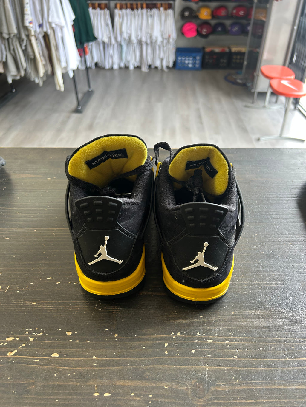 Pre-Owned Jordan 4 Retro Thunder (2023)