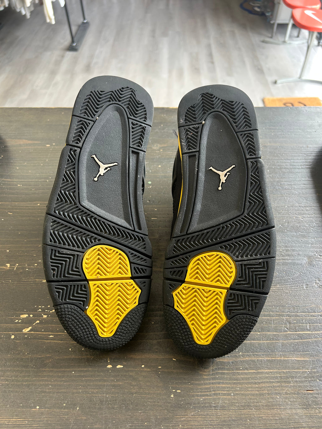 Pre-Owned Jordan 4 Retro Thunder (2023)