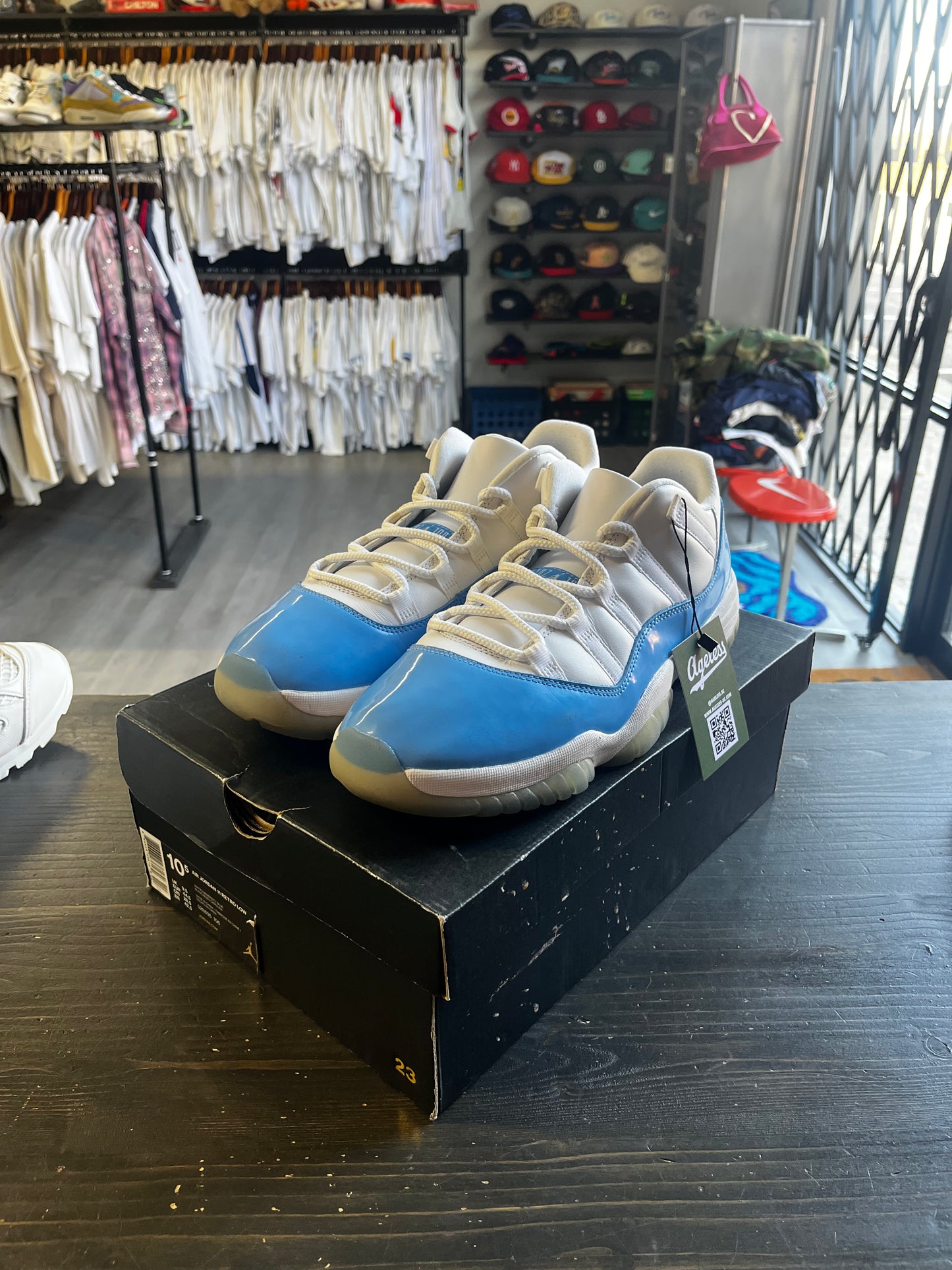 Pre-Owned Jordan 11 Retro Low University Blue (2017)