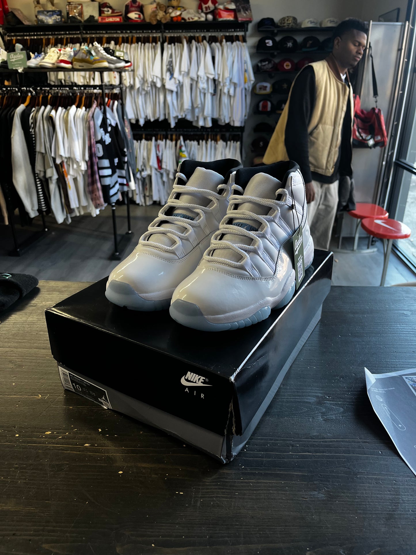 Jordan 11 Retro Legend Blue (2024)