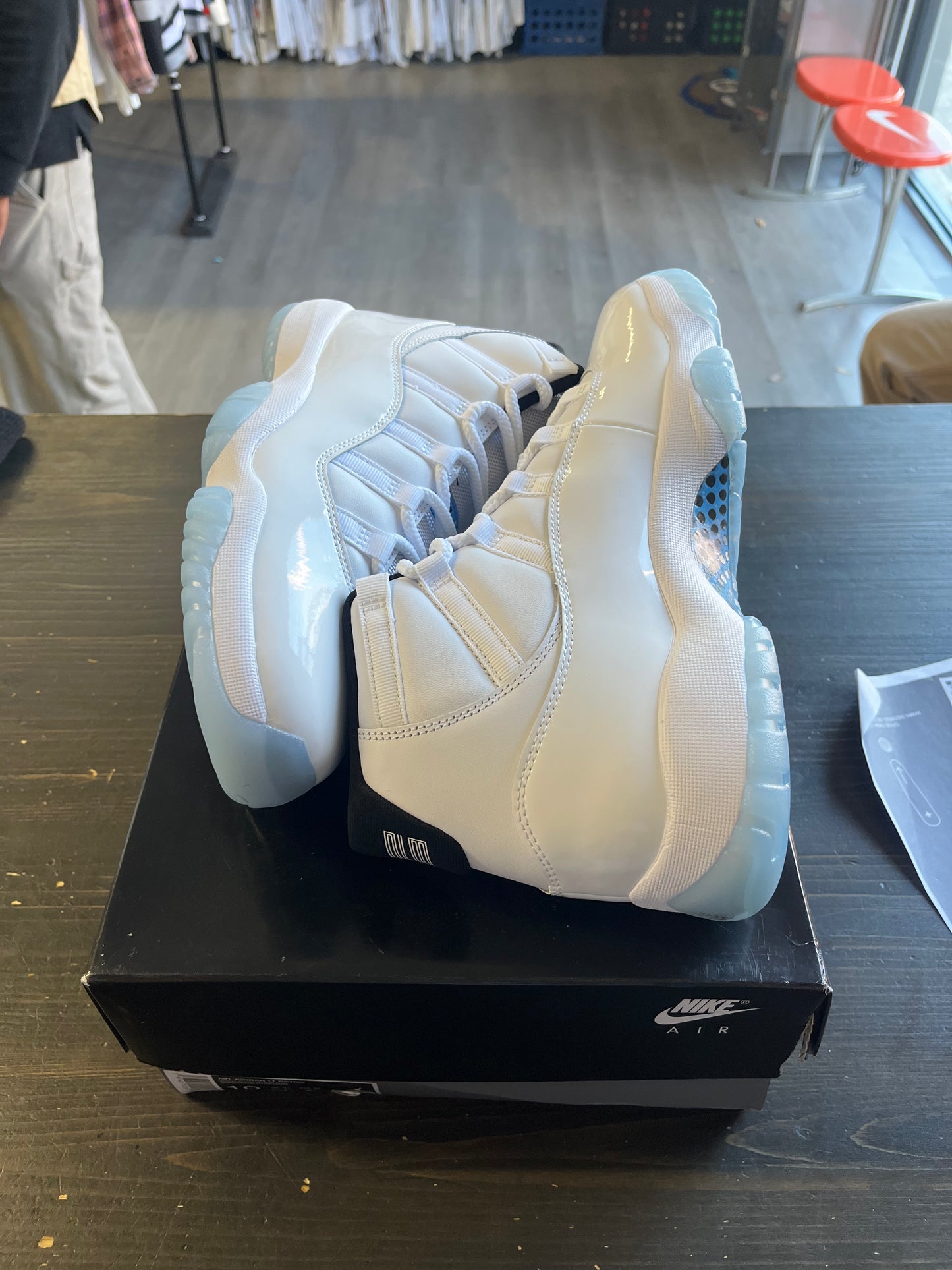 Jordan 11 Retro Legend Blue (2024)
