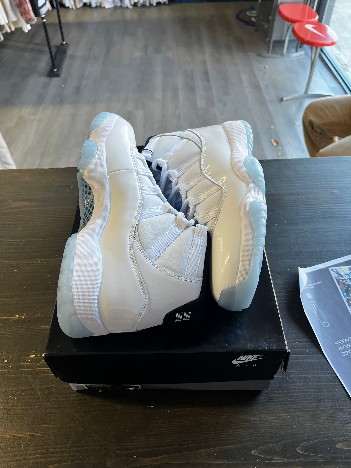 Jordan 11 Retro Legend Blue (2024)