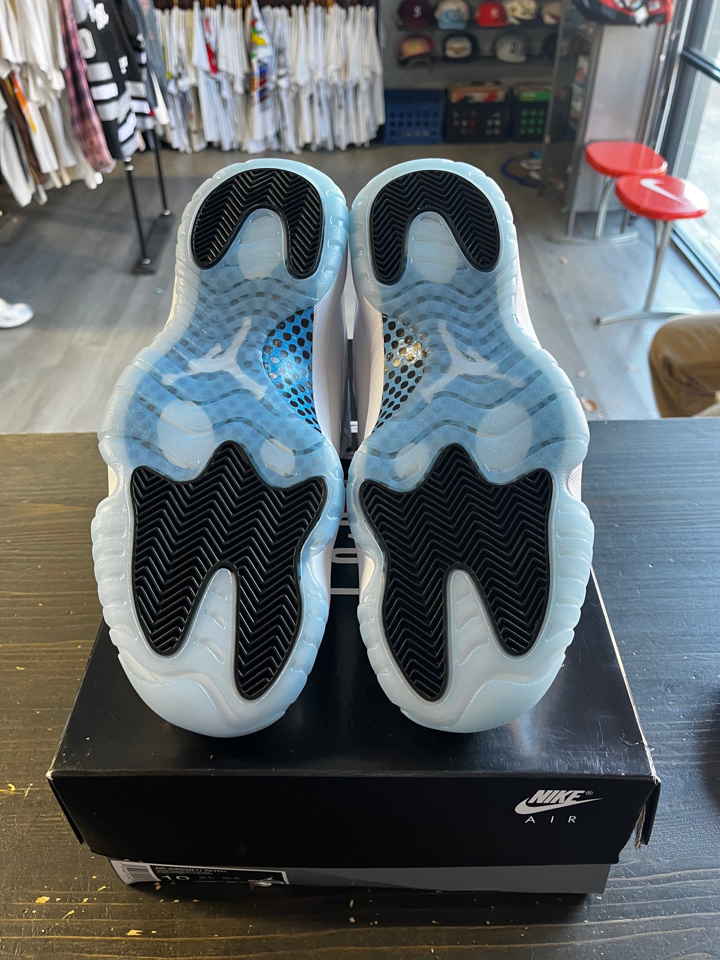 Jordan 11 Retro Legend Blue (2024)